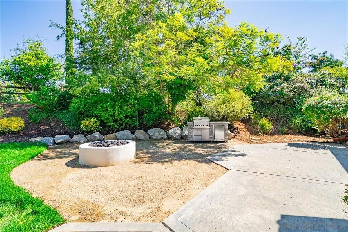 https://cdn.realtyfeed.com/cdn/127/250040803/8f9cc803aadf347c8a42ed678d8cbc00.webp