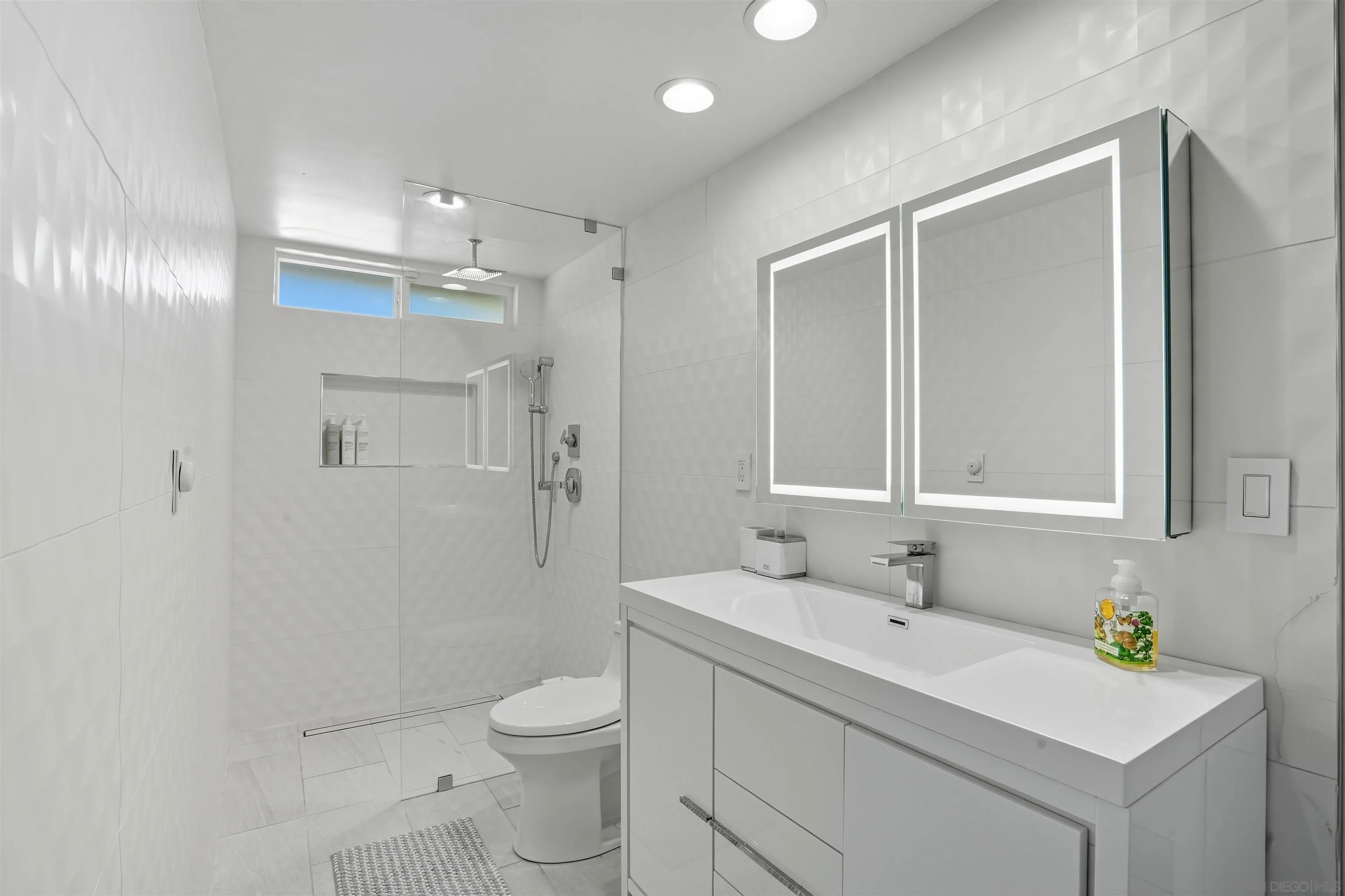 https://cdn.realtyfeed.com/cdn/127/250040804/3d29326b48550e9ae6ba92260f9483f7.webp