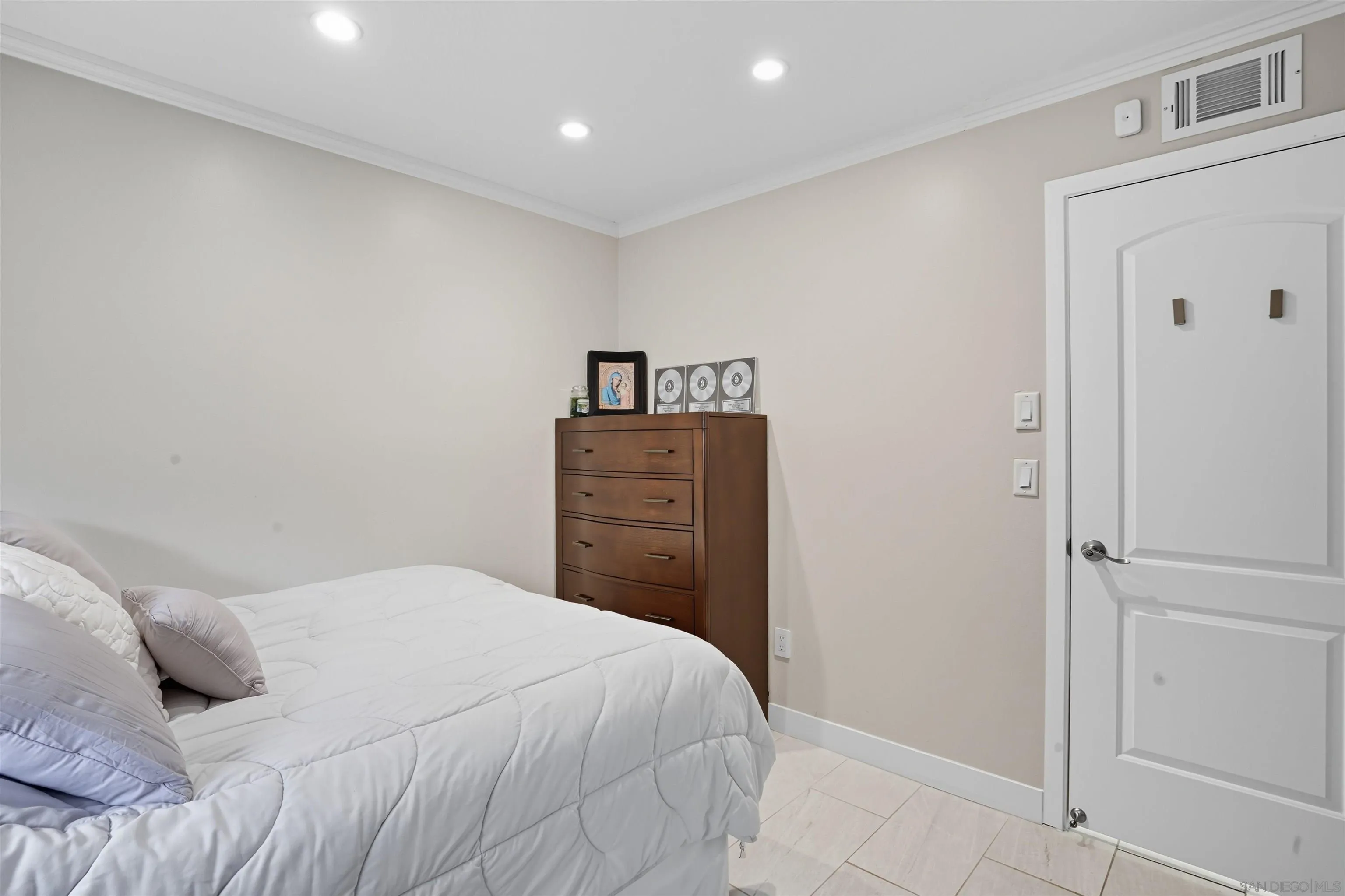 https://cdn.realtyfeed.com/cdn/127/250040804/6aa6df7003c964d6a1ec92c01c6e989d.webp