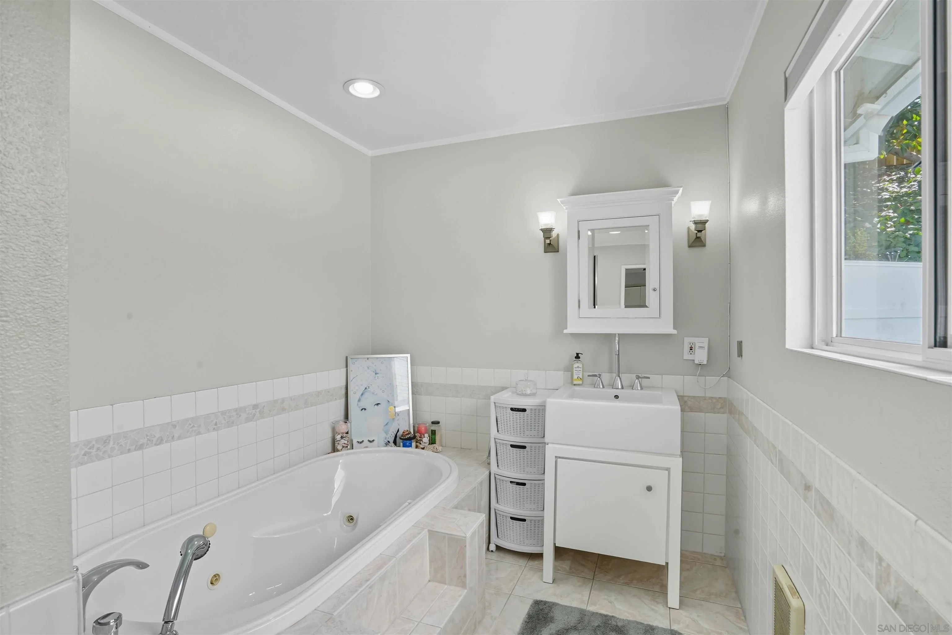 https://cdn.realtyfeed.com/cdn/127/250040804/df48374ae298b34cb080ef9924c610e1.webp