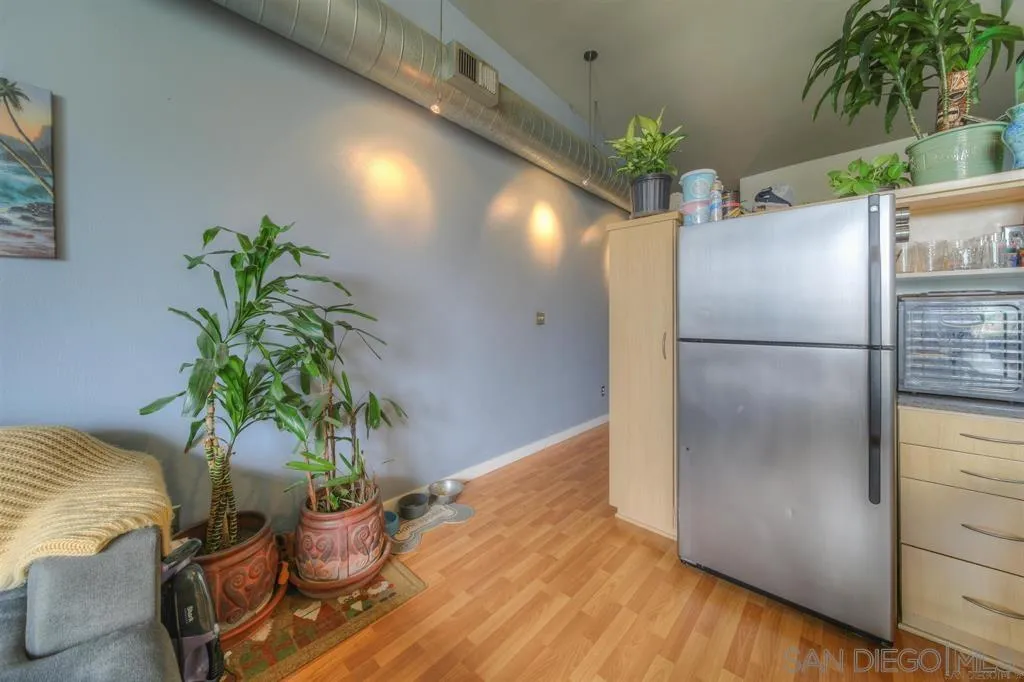 https://cdn.realtyfeed.com/cdn/127/250040810/1e6d3ccbed3da7f54da85638cae80303.webp
