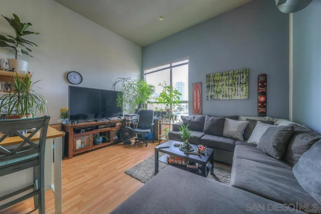 https://cdn.realtyfeed.com/cdn/127/250040810/8d5b160e18f6b016b4acd0dbefadf4c2.webp