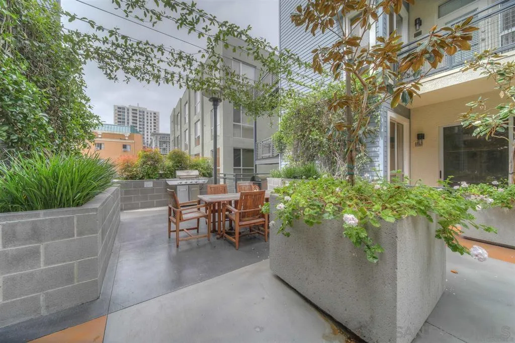 https://cdn.realtyfeed.com/cdn/127/250040810/ae45fed9daa6b3bd192af4afe3144a07.webp