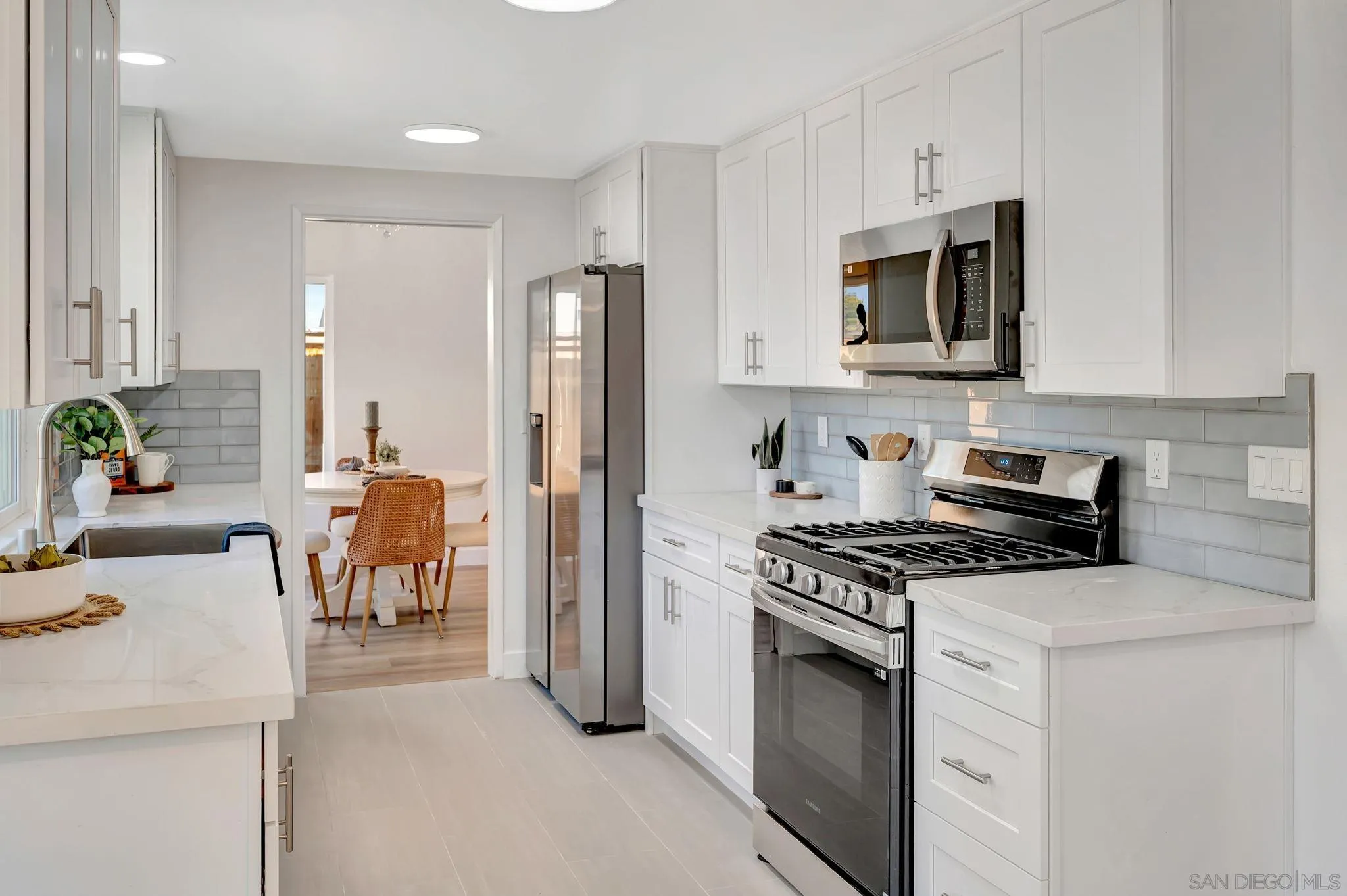 https://cdn.realtyfeed.com/cdn/127/250040817/f956a4f44710eb354503bd6b3a30b0b0.webp