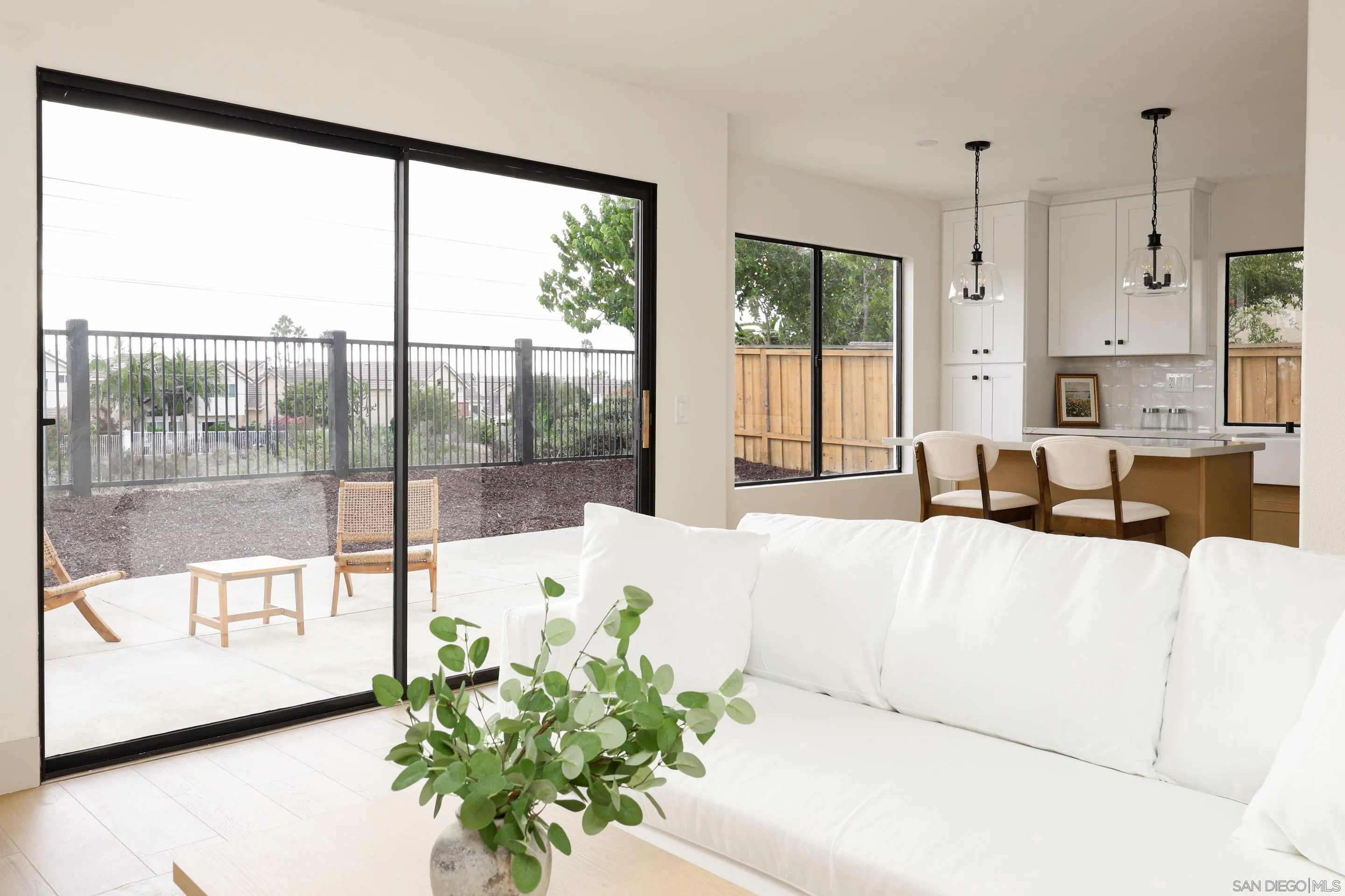 https://cdn.realtyfeed.com/cdn/127/250040819/24b4444fb4382e18e9481ac64592fae5.webp