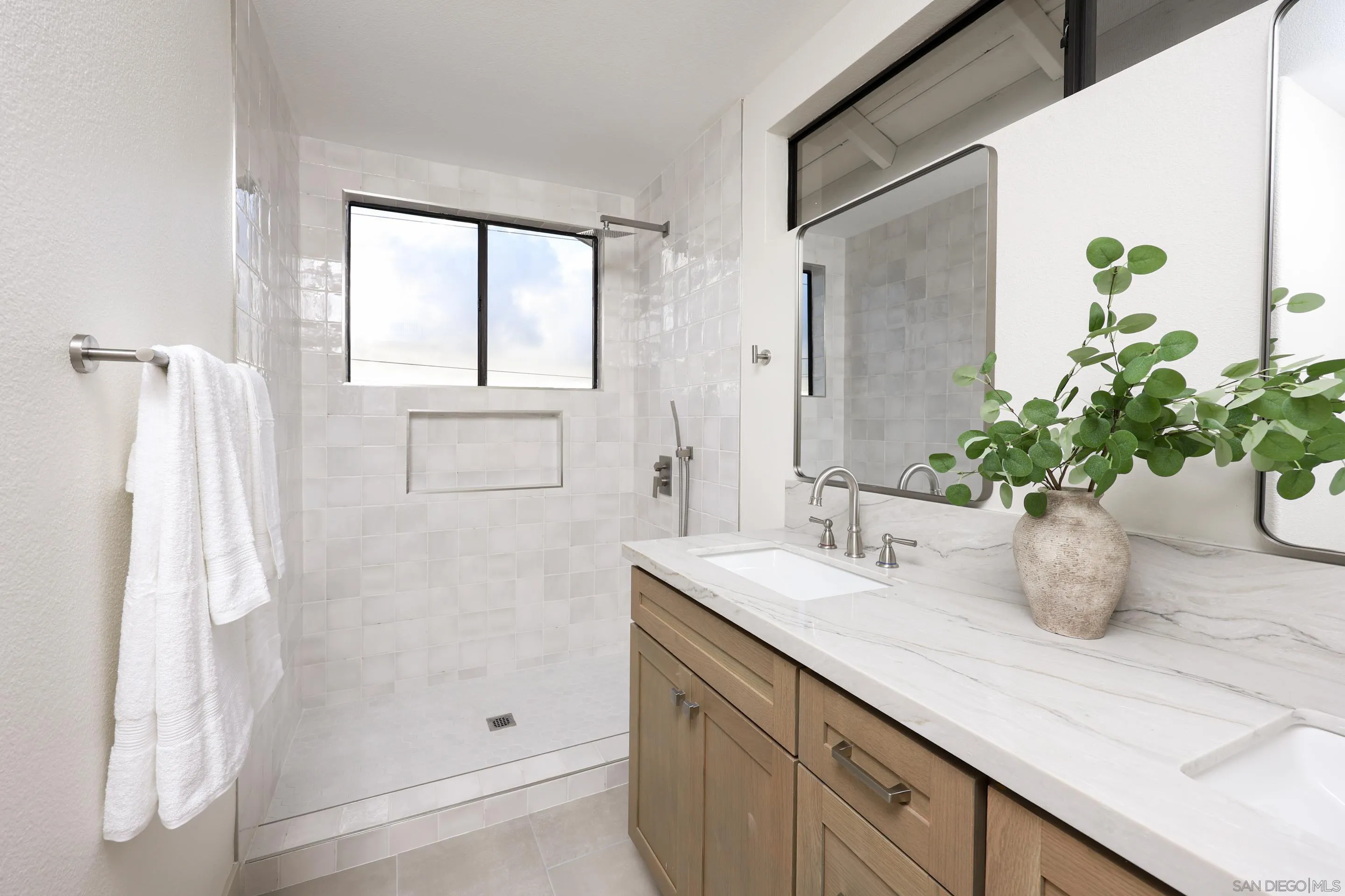 https://cdn.realtyfeed.com/cdn/127/250040819/4ebdaa15348de8476055257e21e7b5ea.webp