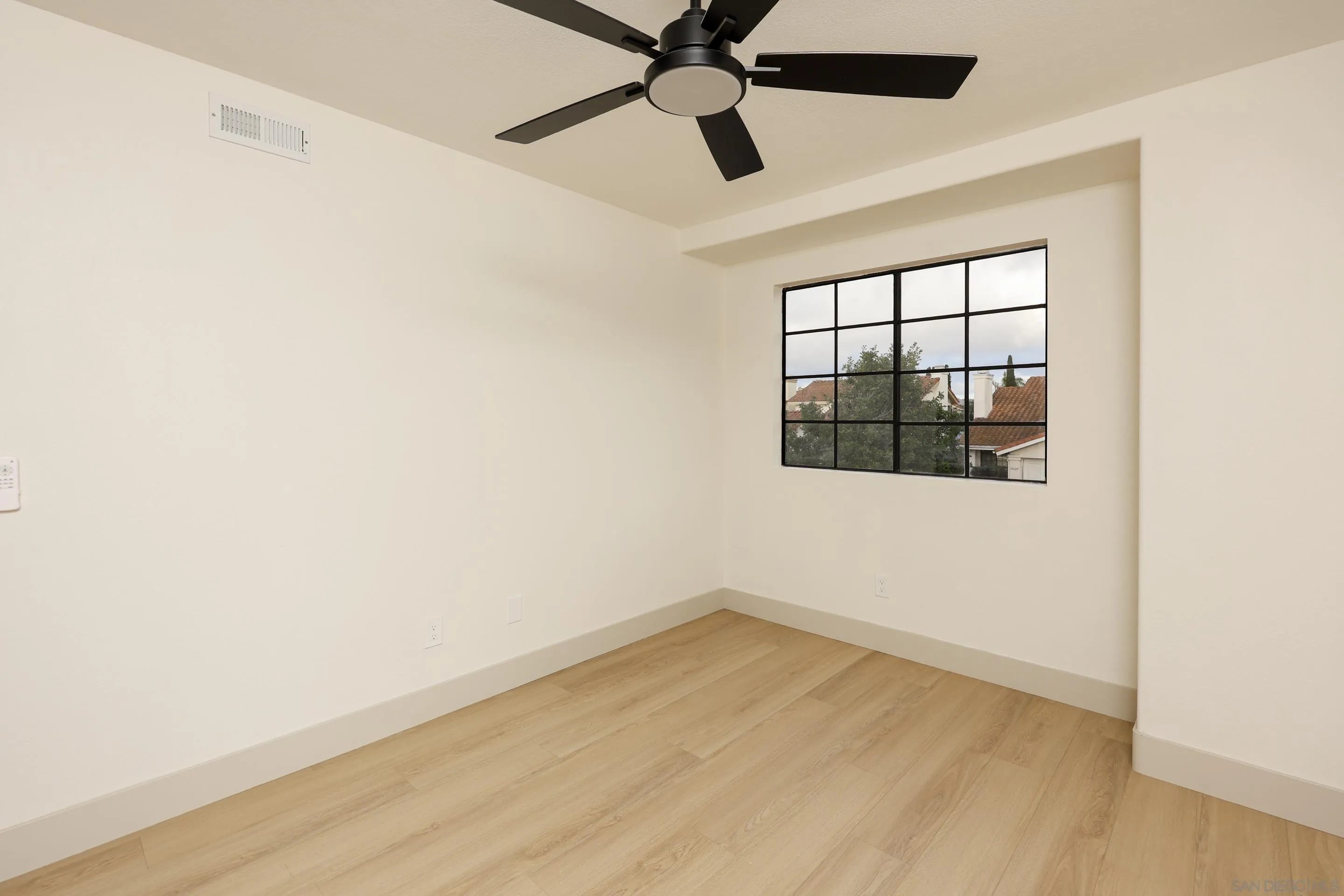 https://cdn.realtyfeed.com/cdn/127/250040819/bf1c25f52c12bbff0f9cc5d32362b37f.webp