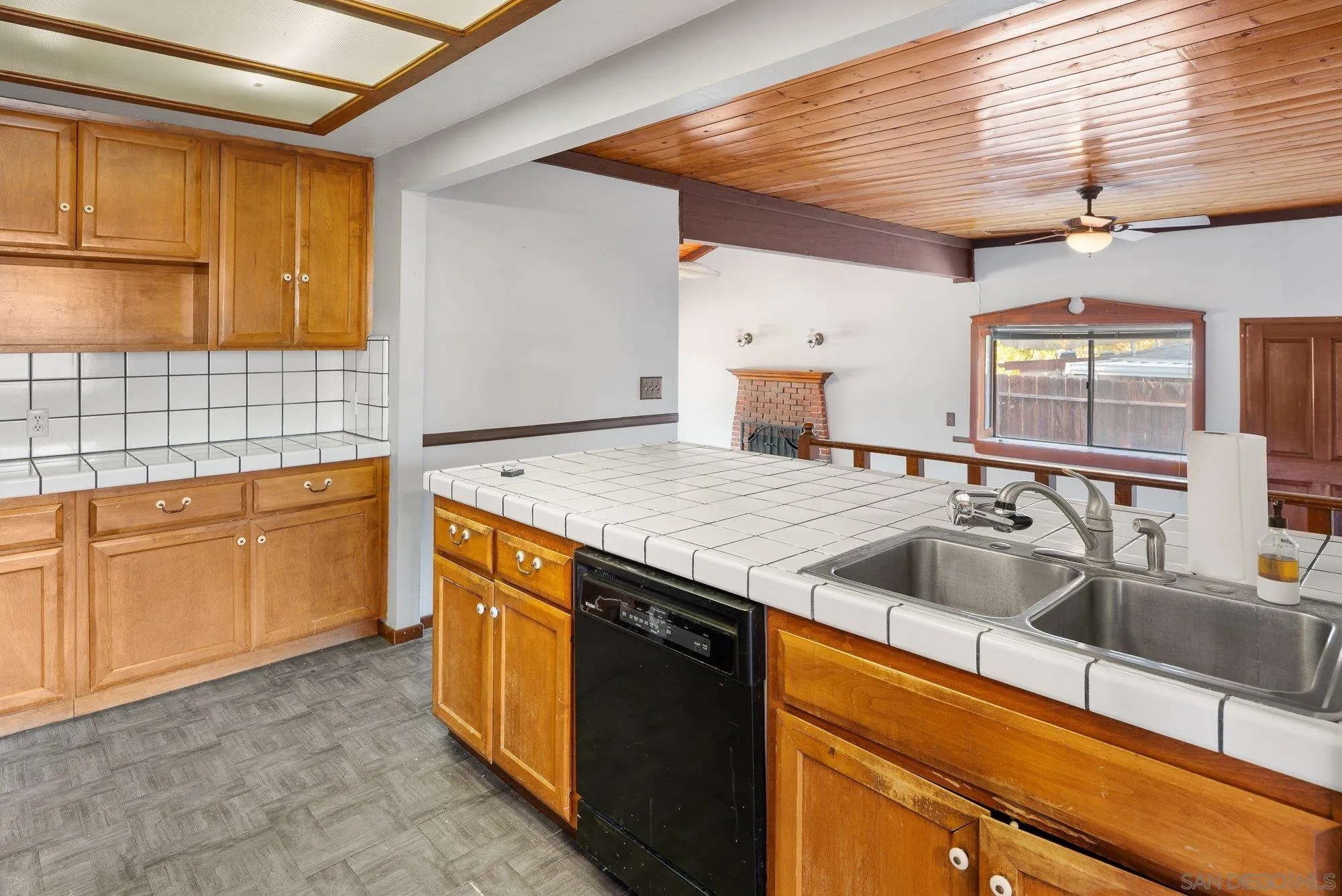https://cdn.realtyfeed.com/cdn/127/250040827/03f2e698d619d4f7c3d92e6a1affcf8e.webp
