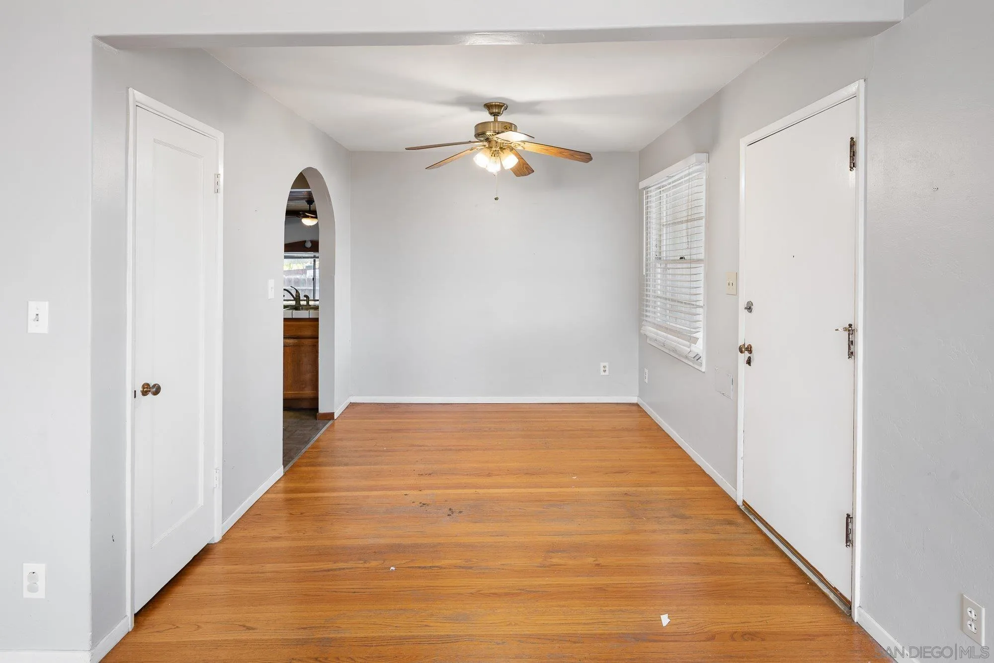 https://cdn.realtyfeed.com/cdn/127/250040827/438bd7dabb2ca57ec92d947b7b6914b1.webp