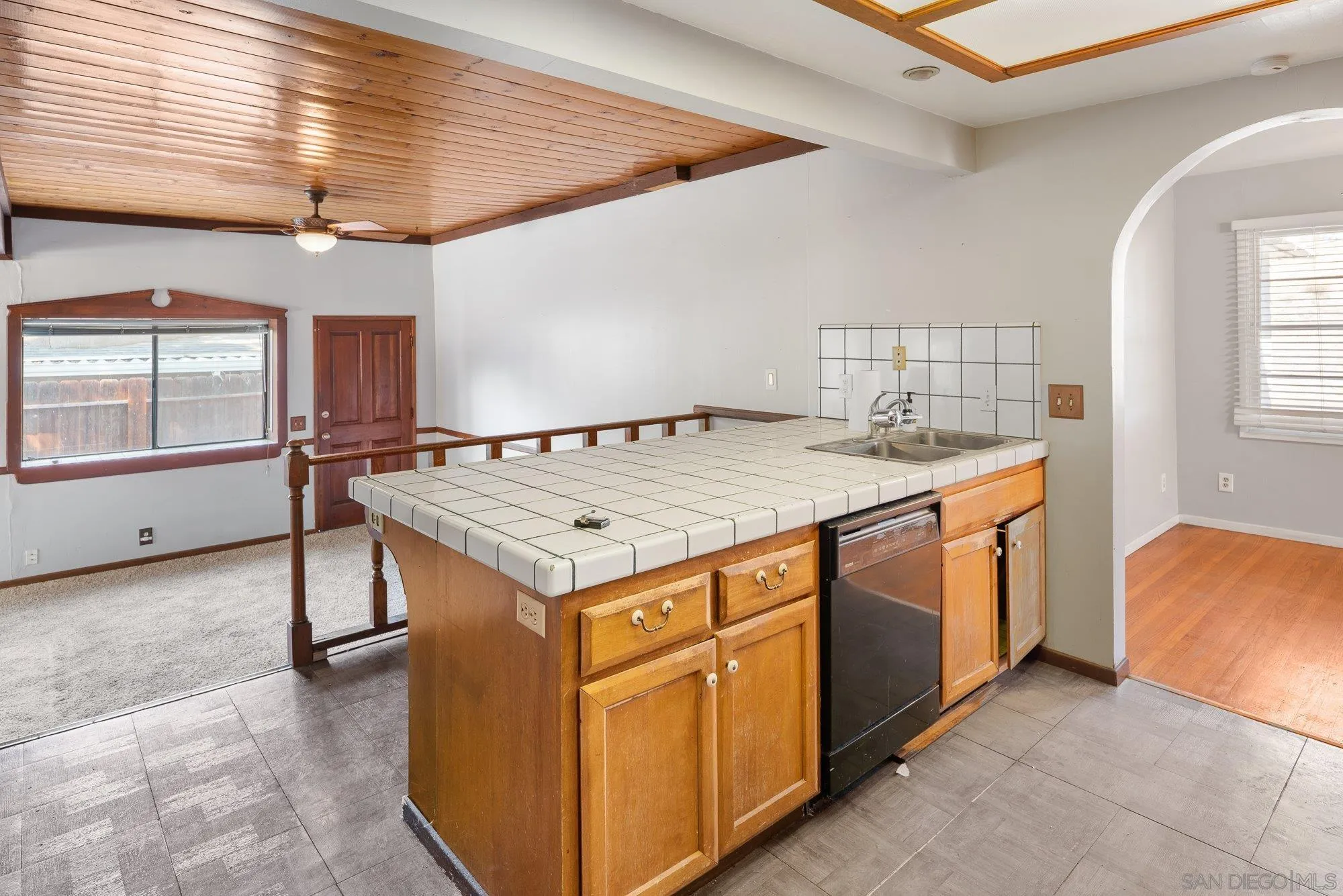 https://cdn.realtyfeed.com/cdn/127/250040827/78204233513e25a48e8b6c956c751b4d.webp