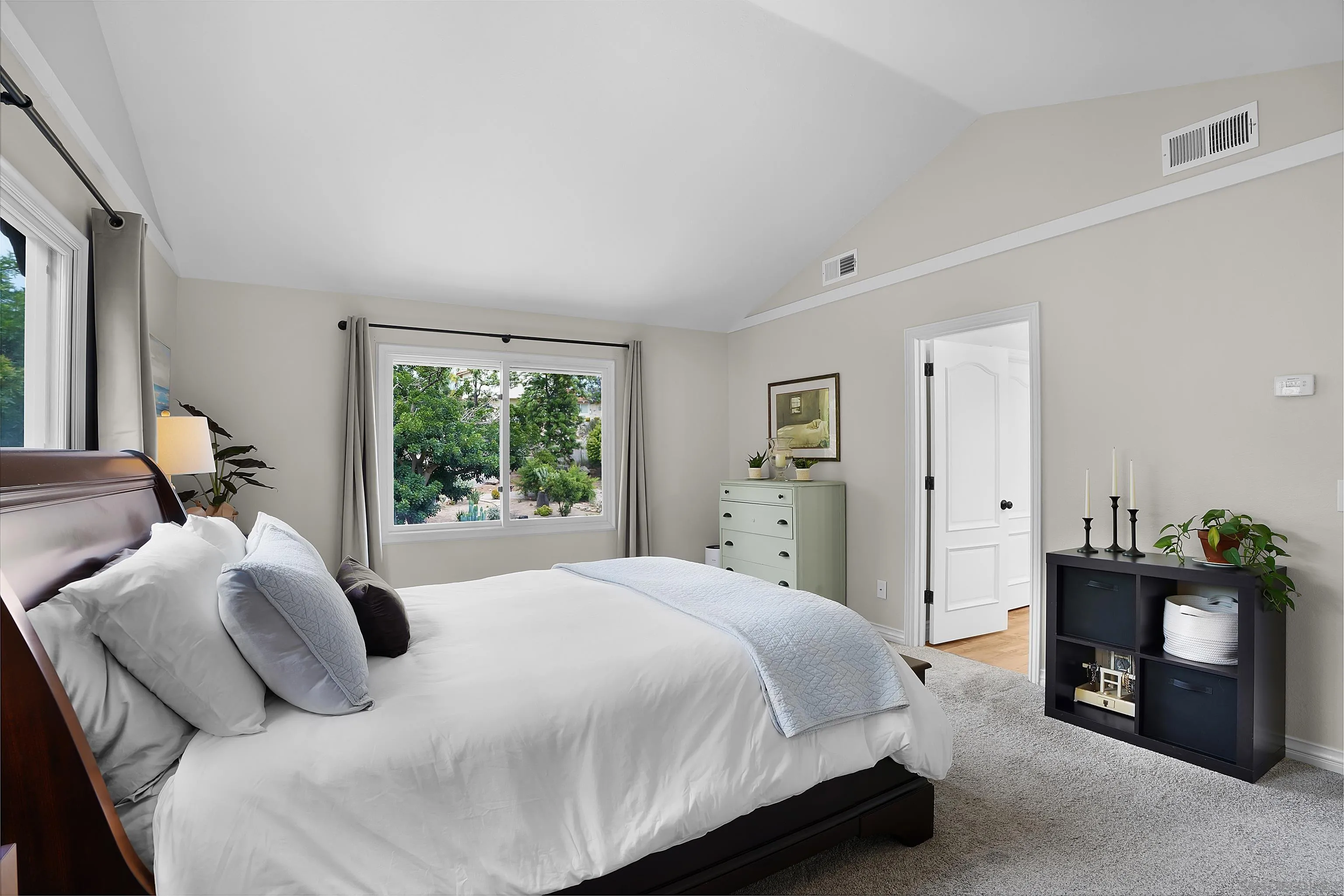 https://cdn.realtyfeed.com/cdn/127/250040828/71c929b9d1c56ee1be535a5e2d234f00.webp