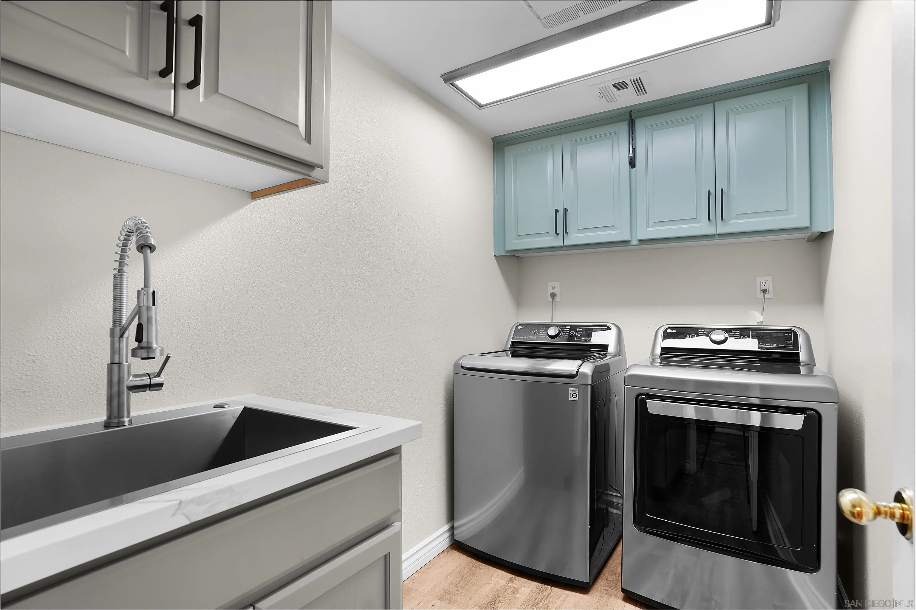 https://cdn.realtyfeed.com/cdn/127/250040828/86e6fa36b12e8ed223b553fff6ef10c8.webp