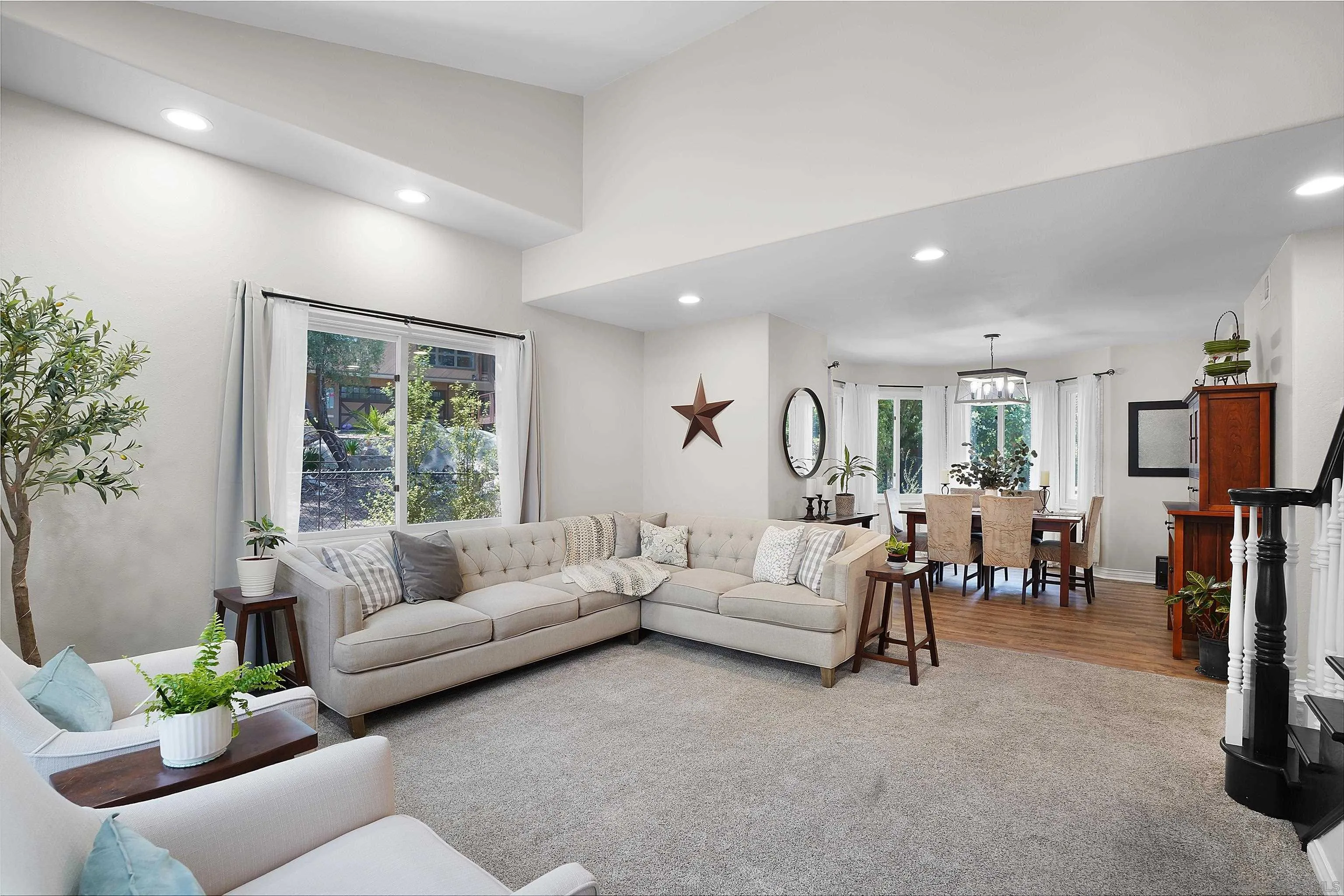 https://cdn.realtyfeed.com/cdn/127/250040828/9e396bd4255d6db0dd5987b5bcc4fe05.webp