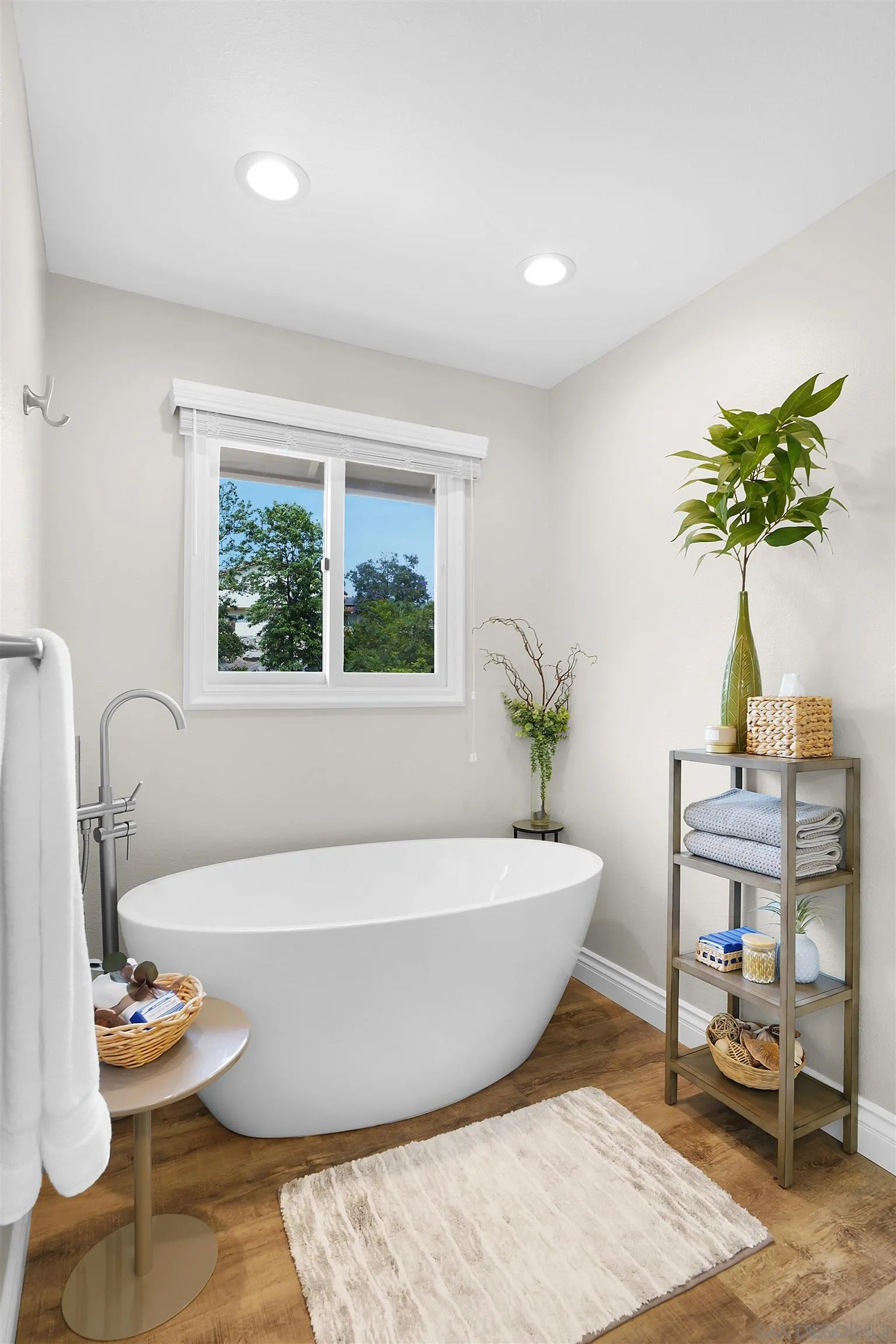 https://cdn.realtyfeed.com/cdn/127/250040828/e5e9f3c12d09dd7caab40901be12d0ac.webp