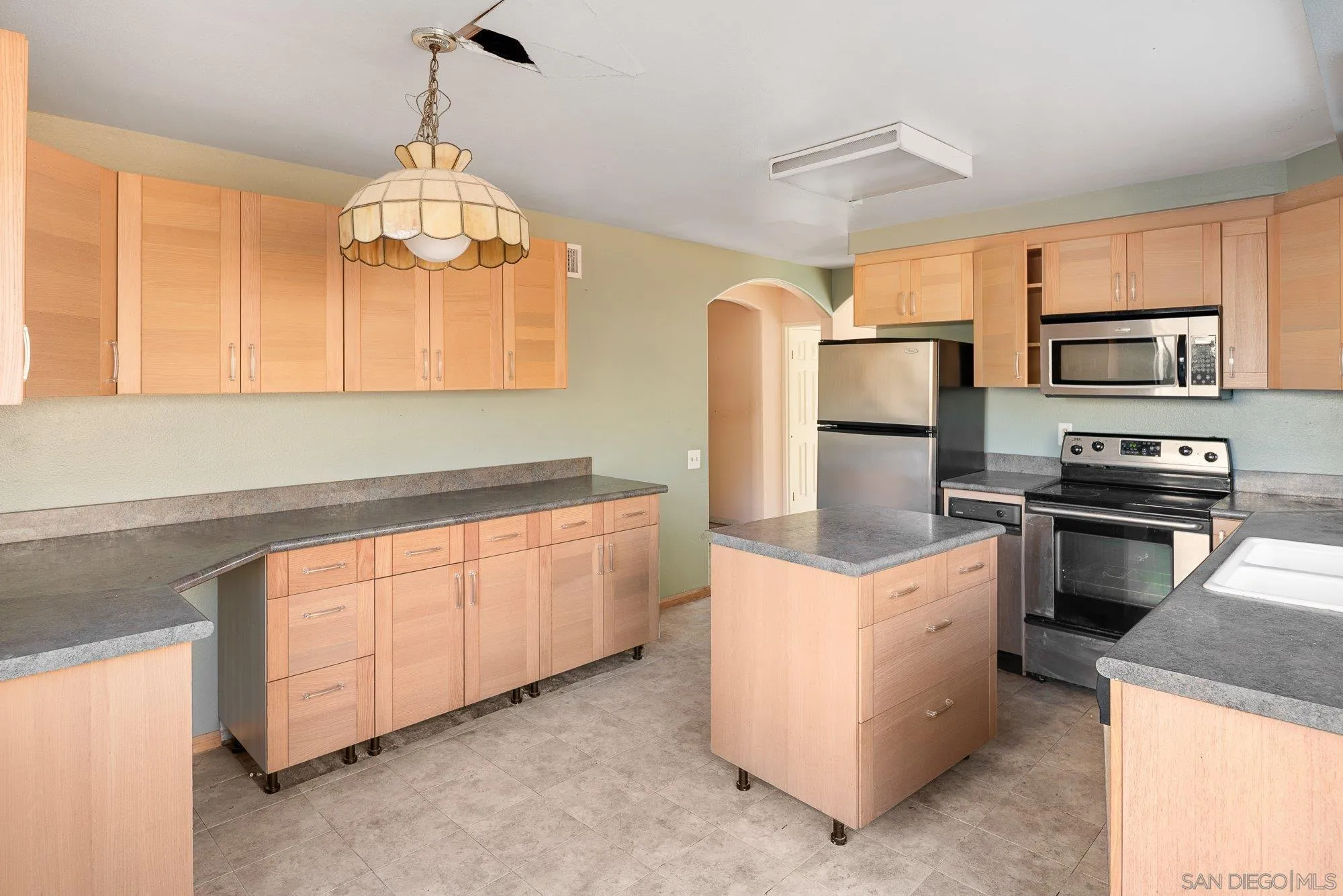 https://cdn.realtyfeed.com/cdn/127/250040832/28dfe7028d13afd77fede871f18fa8cc.webp