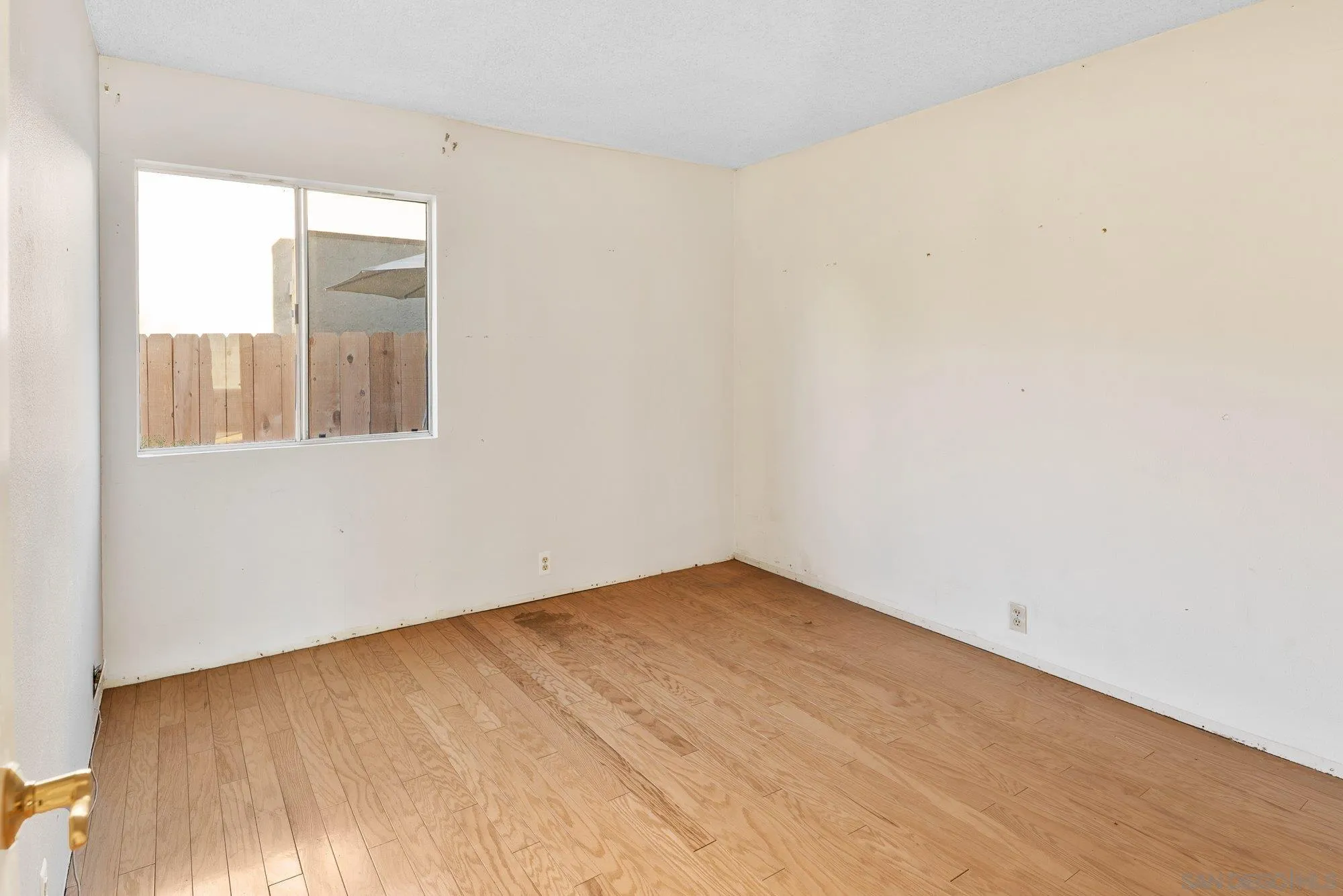 https://cdn.realtyfeed.com/cdn/127/250040832/aa0a209910a3739ccdb658b74a181e2d.webp