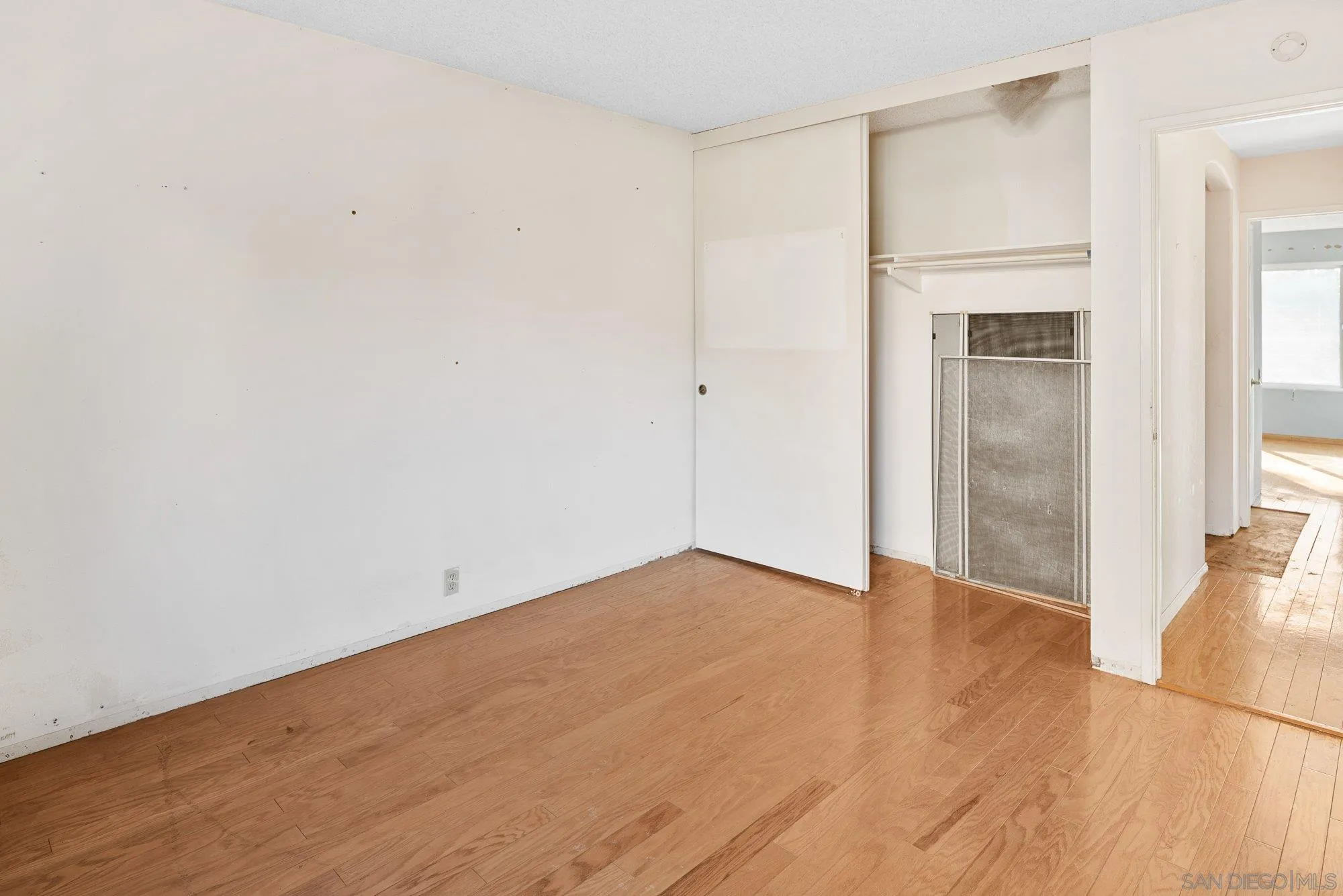 https://cdn.realtyfeed.com/cdn/127/250040832/e29e75d1678e9ae7d9088fd05b28d4df.webp