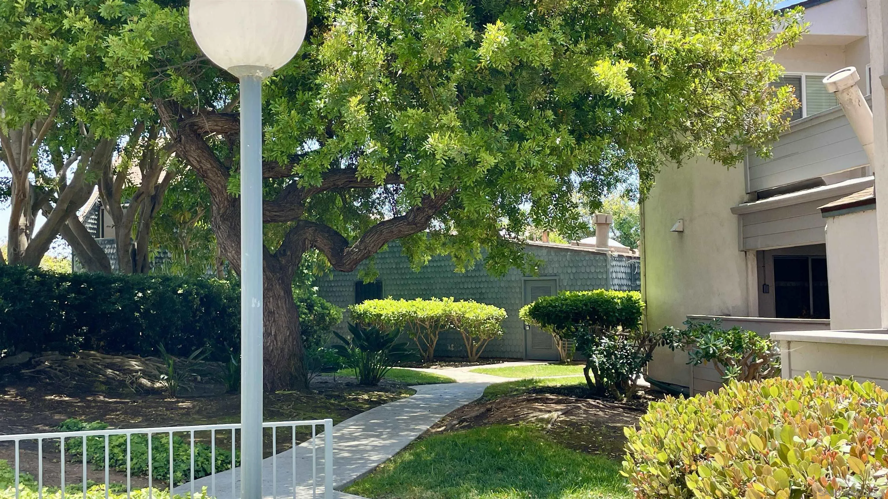 https://cdn.realtyfeed.com/cdn/127/250040836/af45cadea934736fa8d4294adedd173f.webp