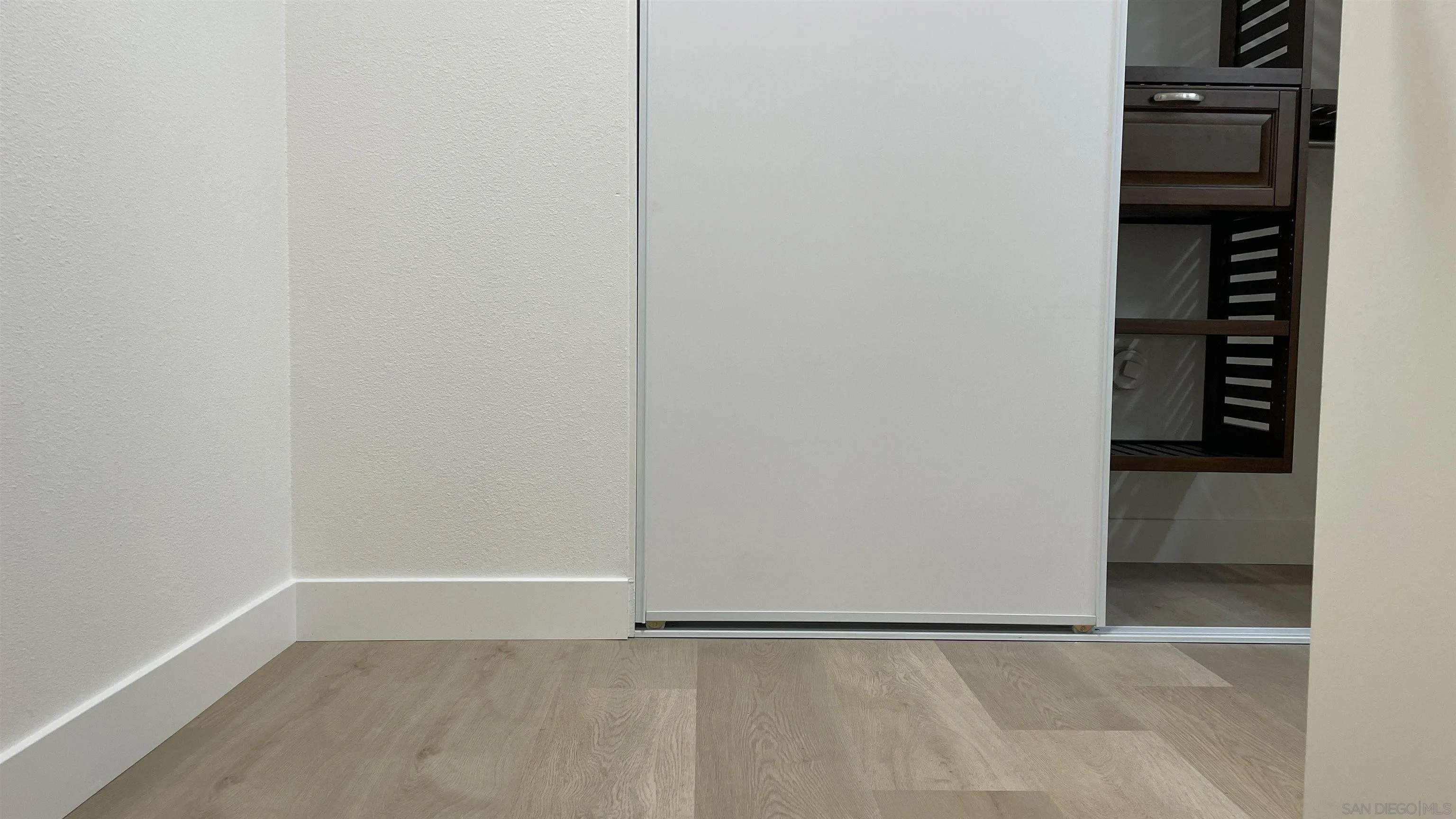 https://cdn.realtyfeed.com/cdn/127/250040836/c46b86fca94030af789a19f54ba4df95.webp