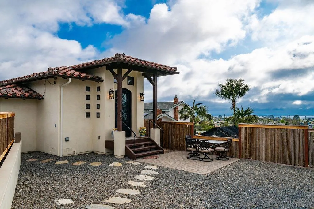 Encinitas, CA 92024