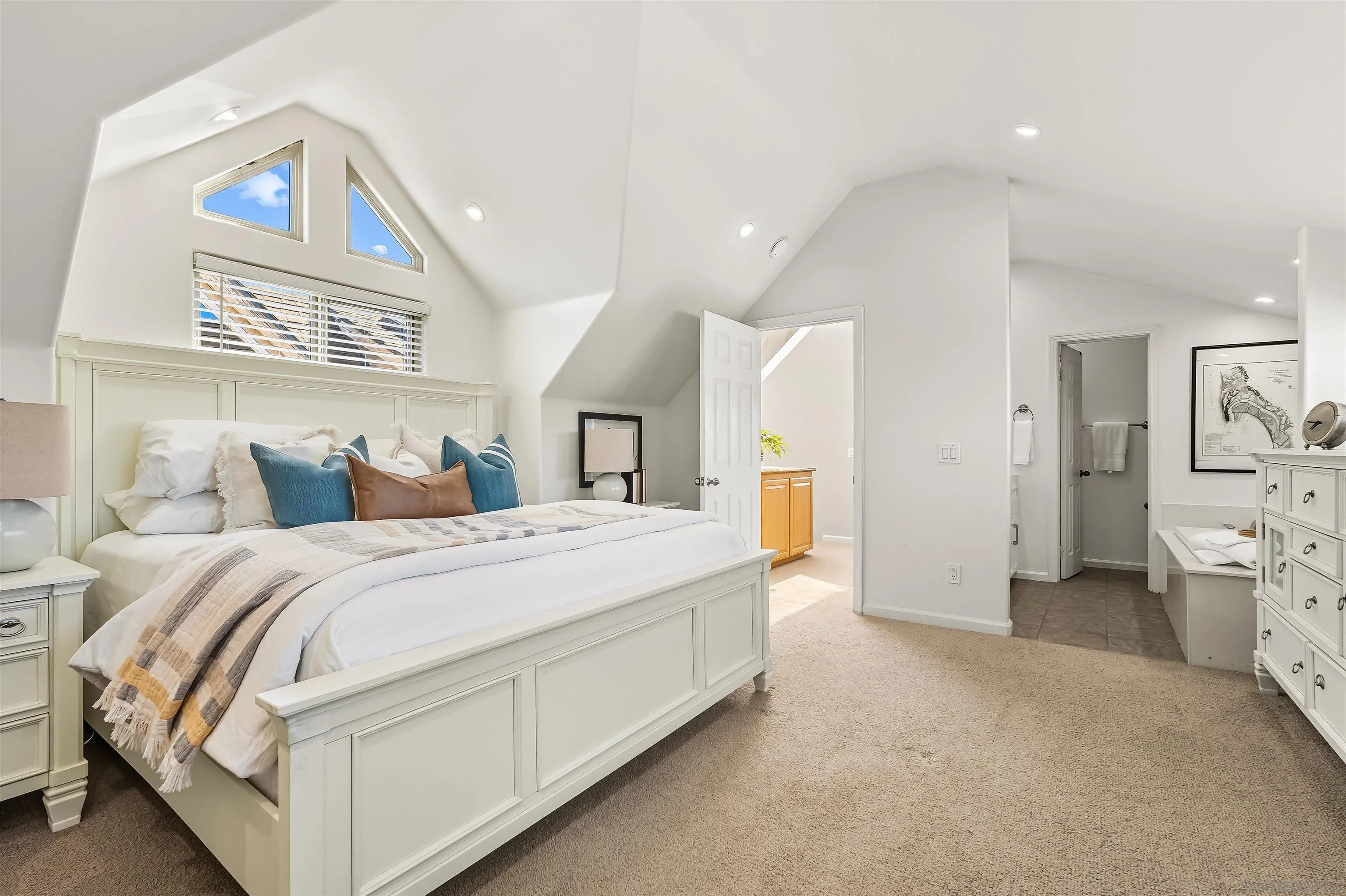 https://cdn.realtyfeed.com/cdn/127/250040847/d84860a30f6d959d254e7bc722792ab8.webp