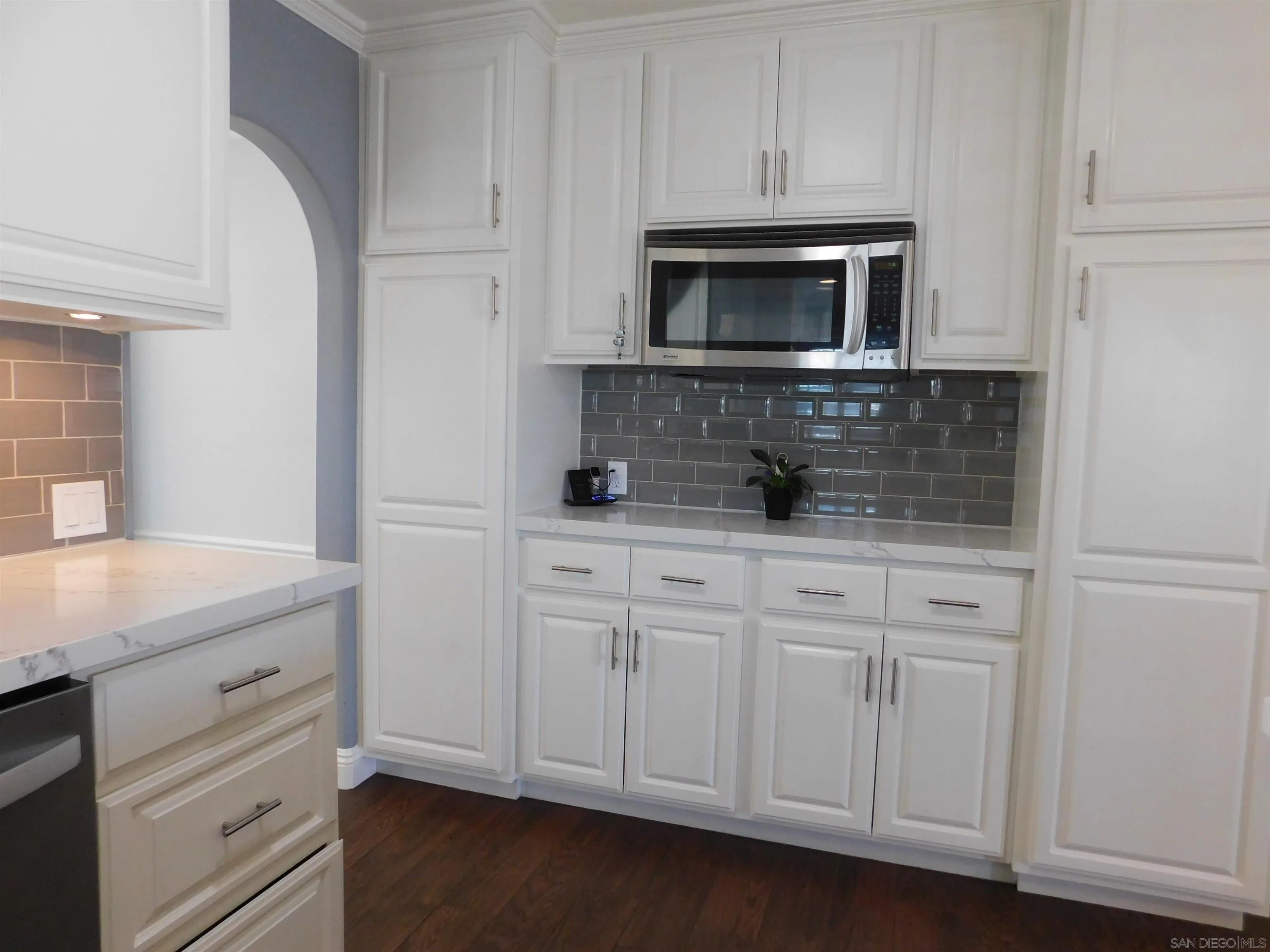 https://cdn.realtyfeed.com/cdn/127/250040850/5e10f073000bca721125953a8268390f.webp