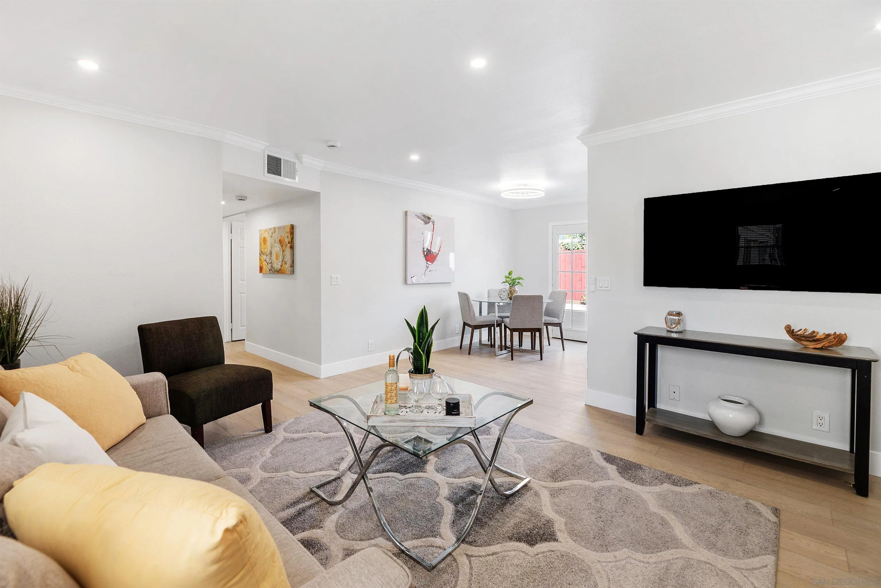 https://cdn.realtyfeed.com/cdn/127/250040854/da0f9bafc3d5c37a934911fdbcb738f6.webp