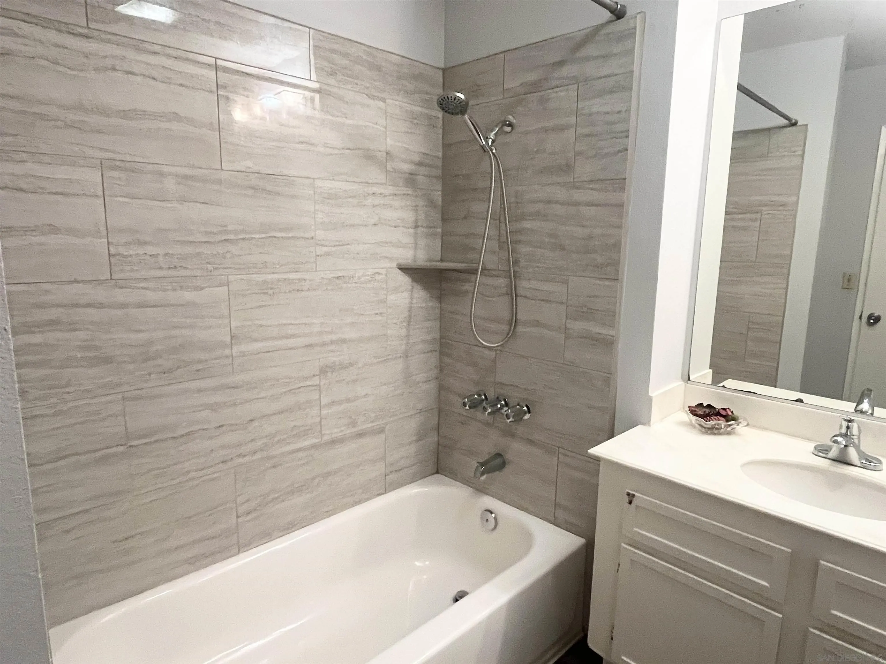 Photo #23: 250040859 Listing: Photo #23