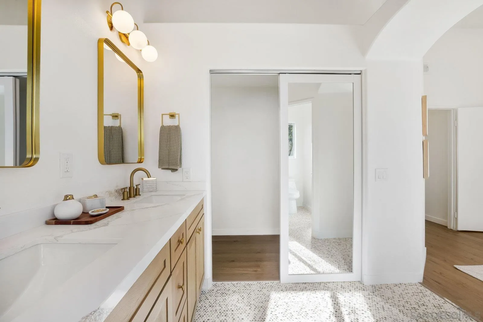 https://cdn.realtyfeed.com/cdn/127/250040873/81b2fba6dcd781aa9f1be41283e7aa10.webp