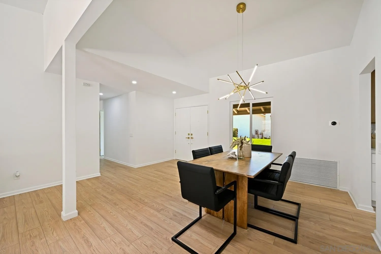 https://cdn.realtyfeed.com/cdn/127/250040875/2844cfc06886213cf1a9de397f61ed09.webp