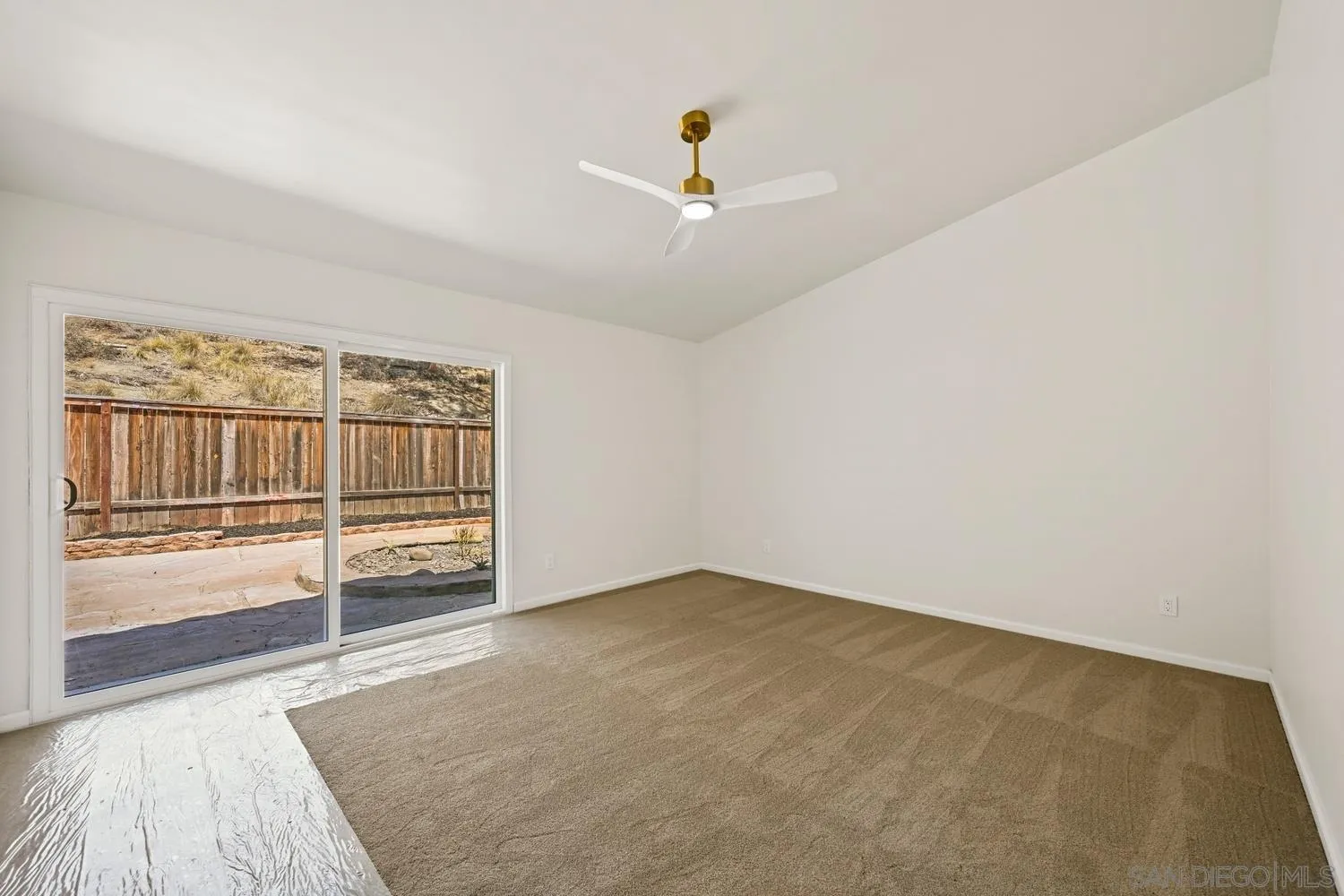 https://cdn.realtyfeed.com/cdn/127/250040875/a5850fa4533e066699e8b67a384a863b.webp