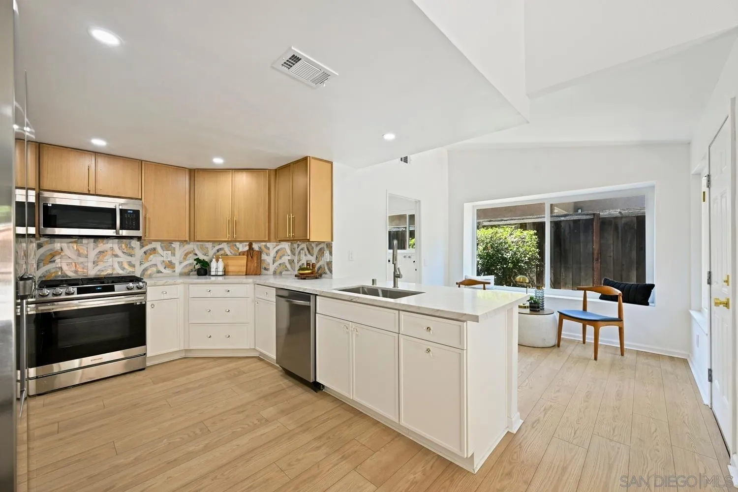 https://cdn.realtyfeed.com/cdn/127/250040875/b6cab5afd7f4b527d524df12f3c8a2c8.webp