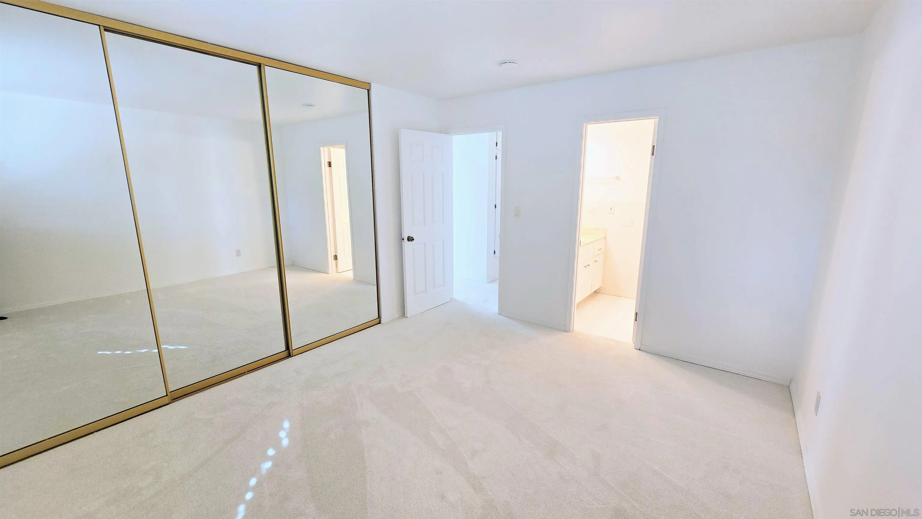 https://cdn.realtyfeed.com/cdn/127/250040881/abc4011d87f1a27c0ba134680aa408f0.webp