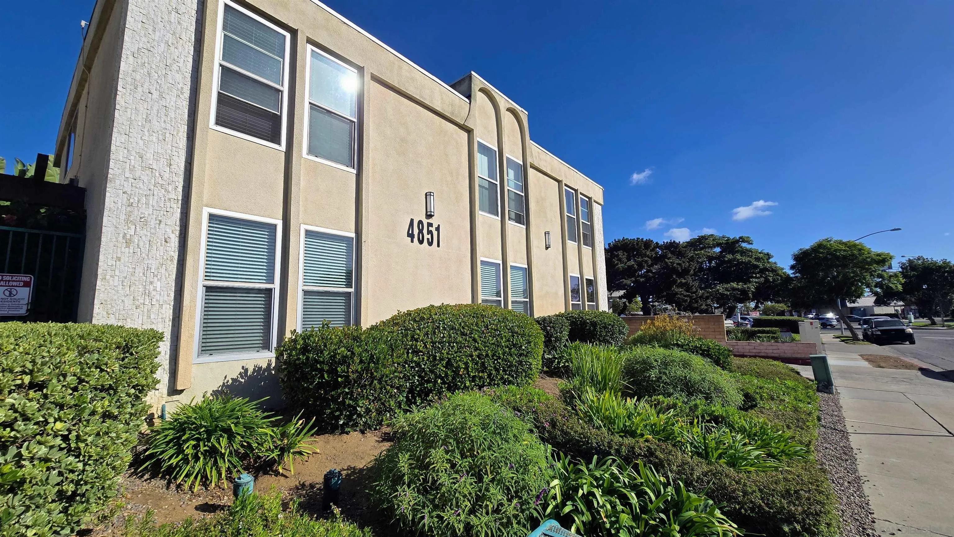 https://cdn.realtyfeed.com/cdn/127/250040881/cdb8785f4f51c31bec5f4ac787d0cbde.webp