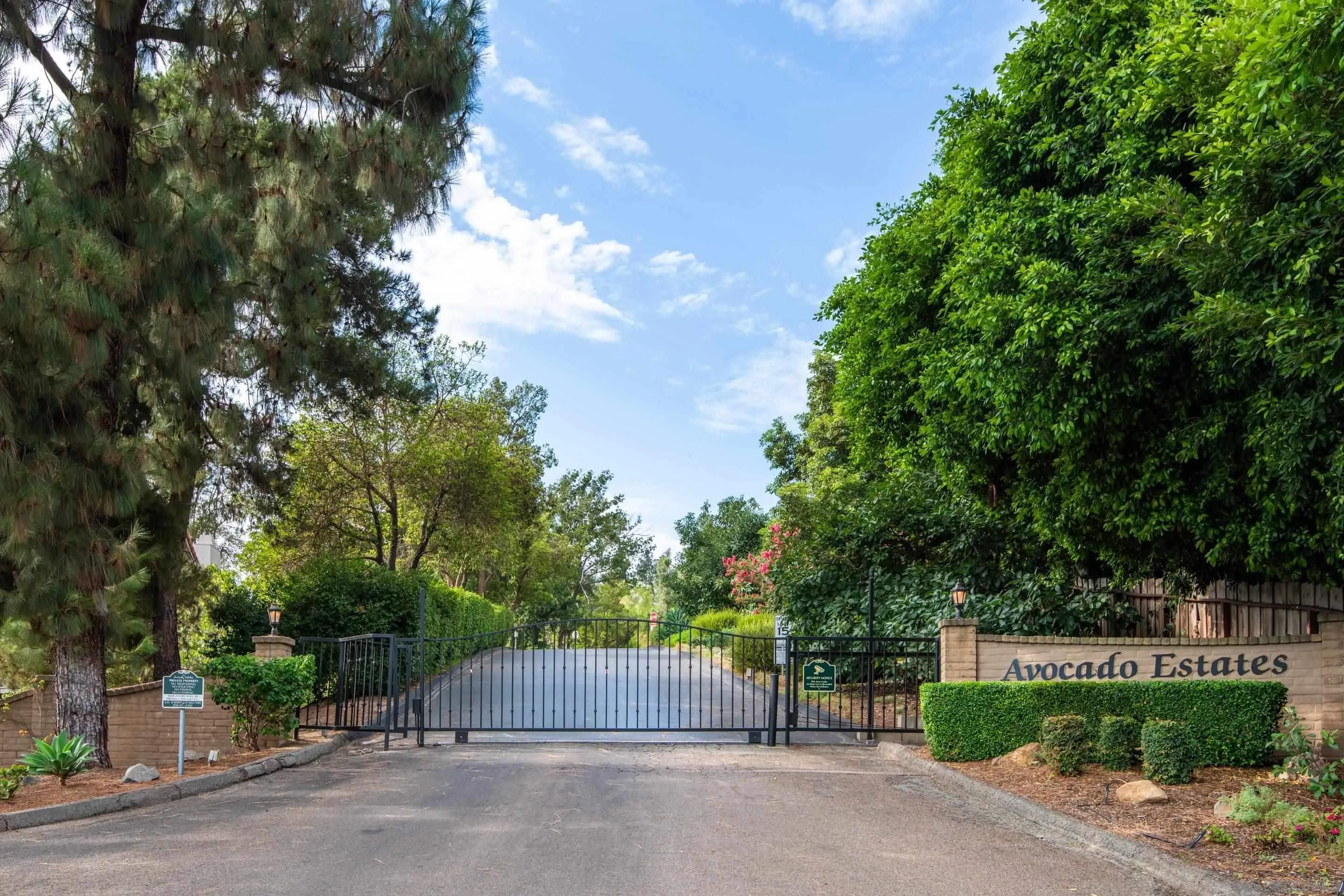 https://cdn.realtyfeed.com/cdn/127/250040892/83c1728b9ac1936673c6c748482839ea.webp