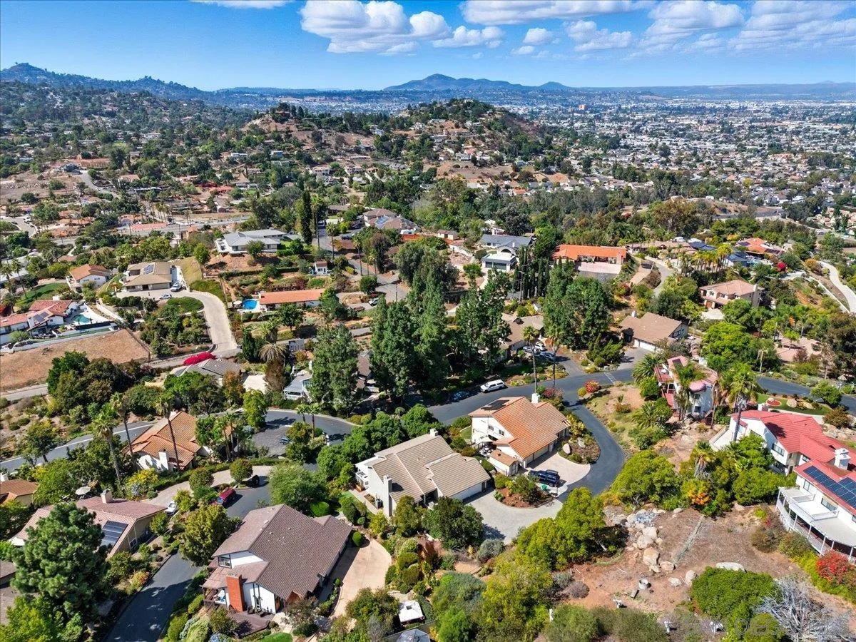 https://cdn.realtyfeed.com/cdn/127/250040892/8e7fea0f07514b822eaca9f8d7654ade.webp