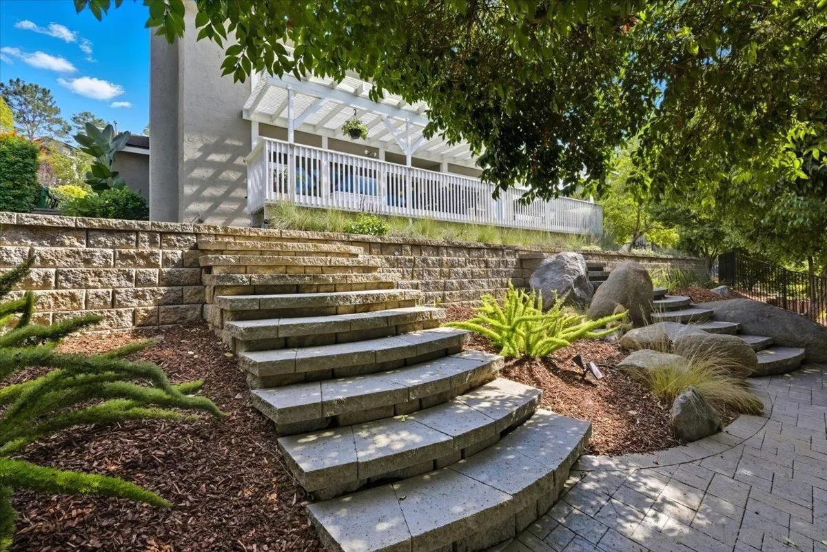 https://cdn.realtyfeed.com/cdn/127/250040892/ebe9a03db873091b8ce2ef9aa8832ec8.webp