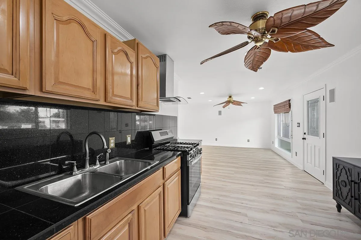 https://cdn.realtyfeed.com/cdn/127/250040898/f18bd69b869ccf4ad9323e05b121da92.webp