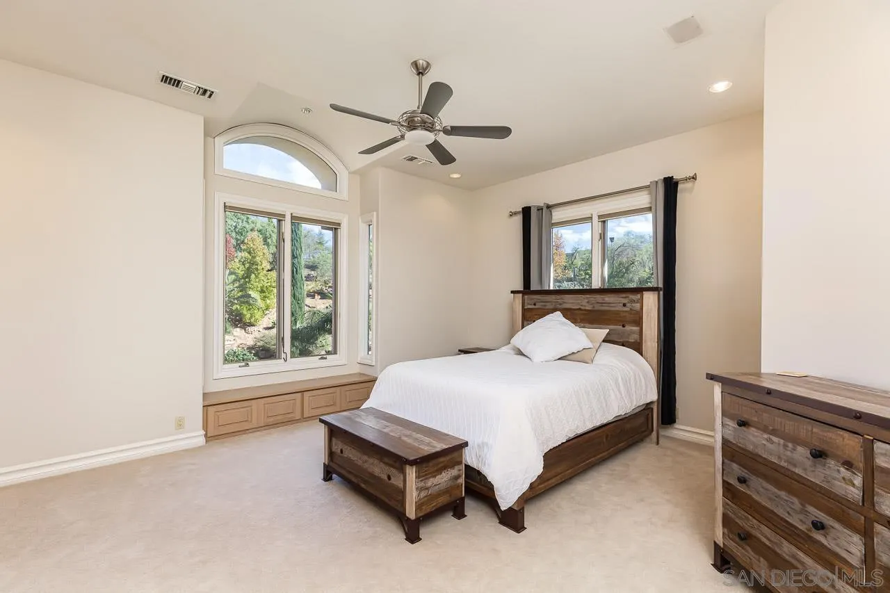 https://cdn.realtyfeed.com/cdn/127/250040911/44629654a4260adb7a4638f17b8ebbae.webp