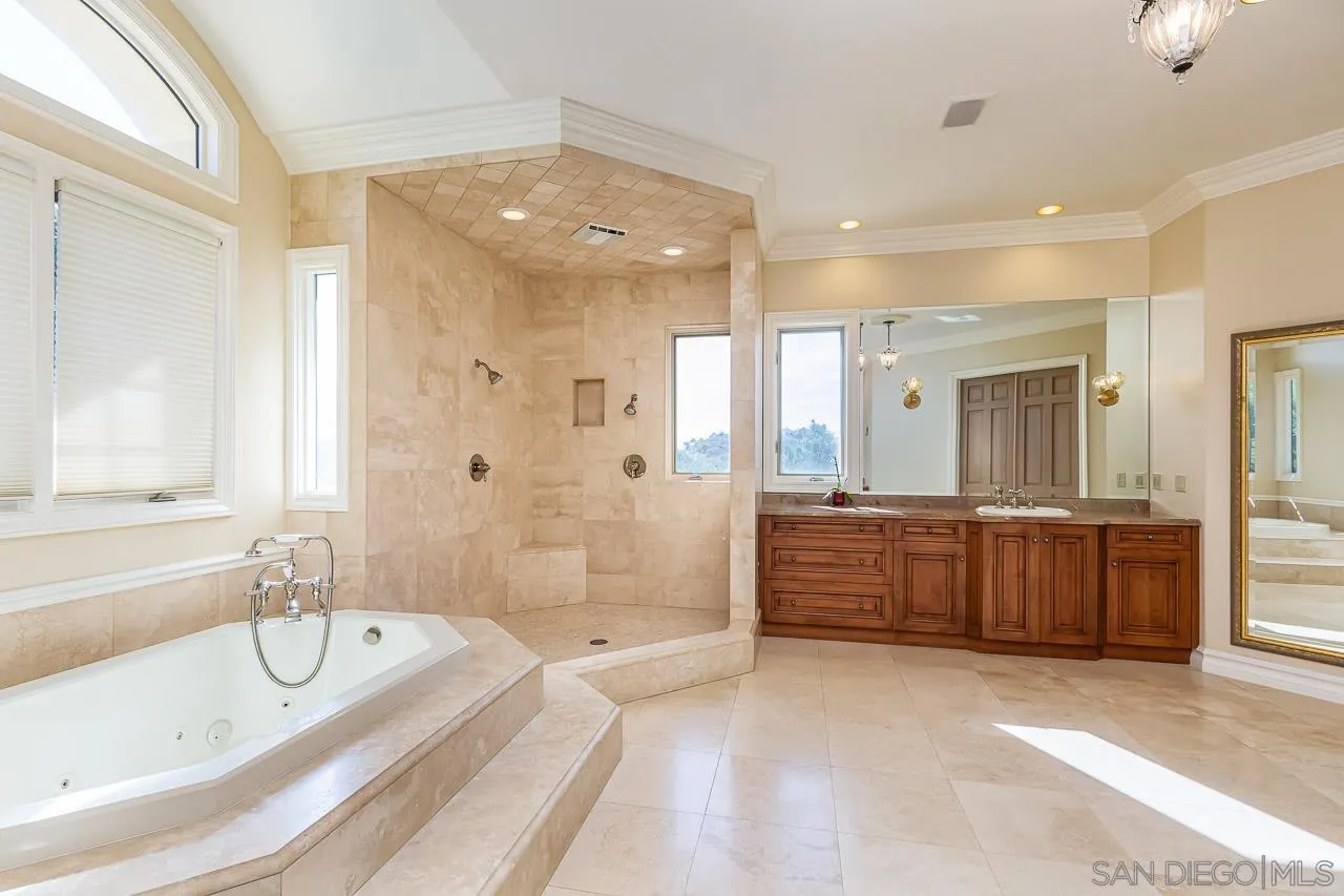 https://cdn.realtyfeed.com/cdn/127/250040911/446f020d50ffe9da2537c571b7c63c13.webp