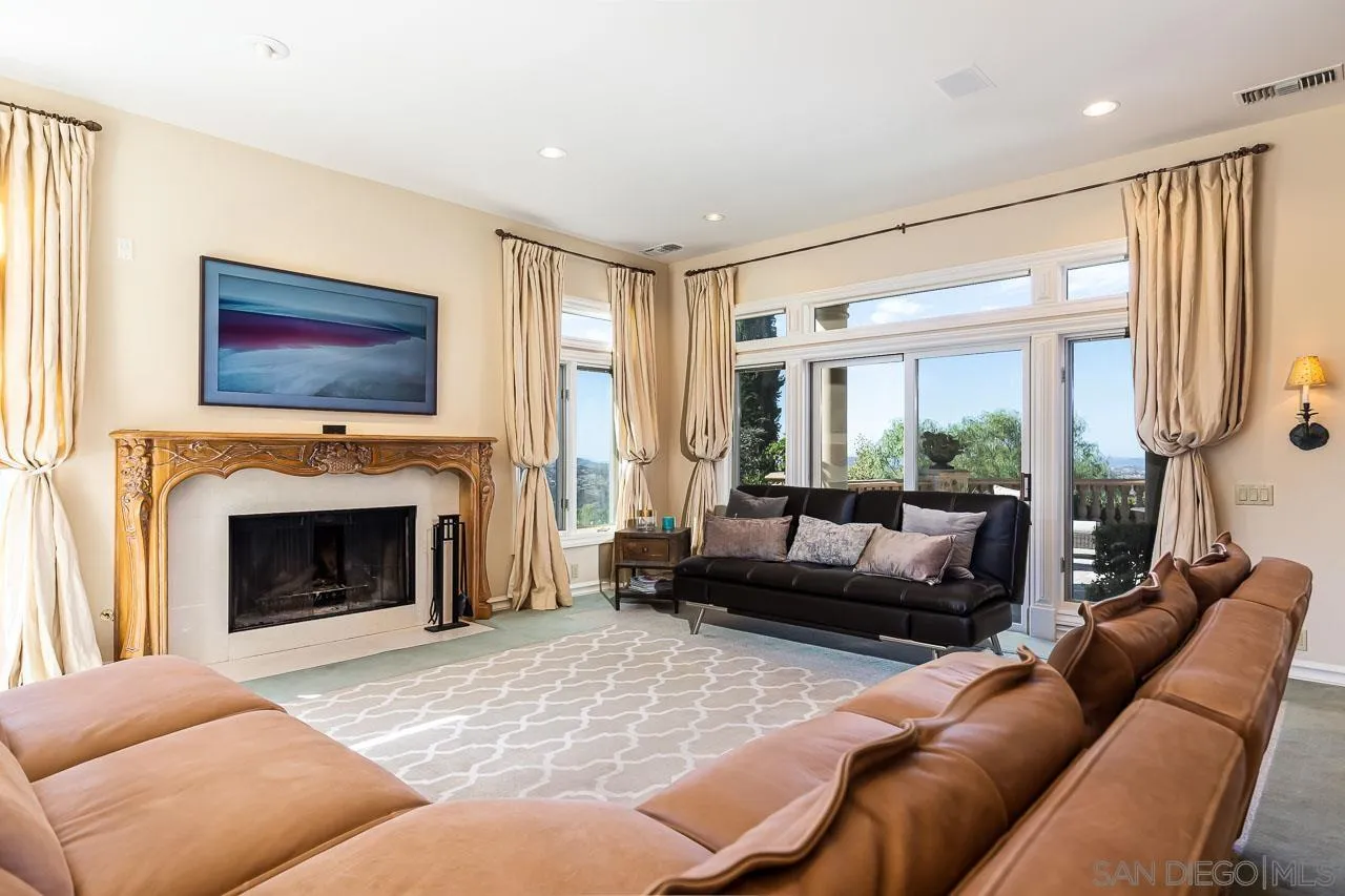 https://cdn.realtyfeed.com/cdn/127/250040911/deb2ccebbff34fd3dfdd3a6a93418c92.webp