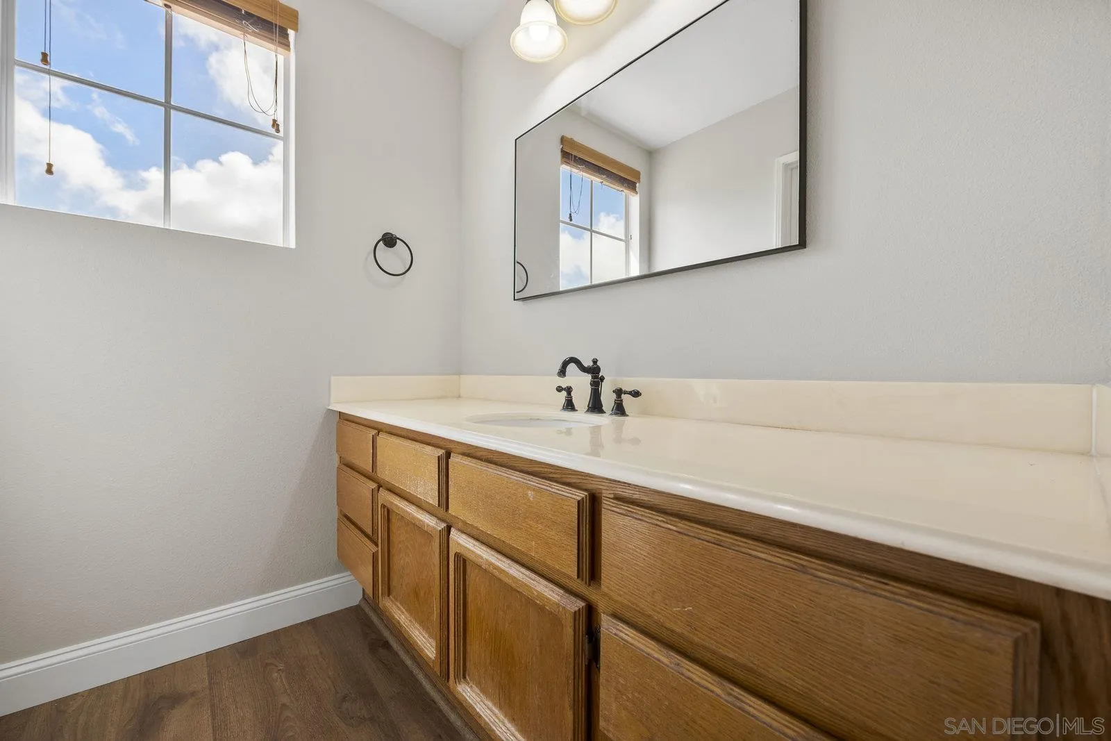 https://cdn.realtyfeed.com/cdn/127/250040913/018569cd237a835f8210d80a00a69a4a.webp