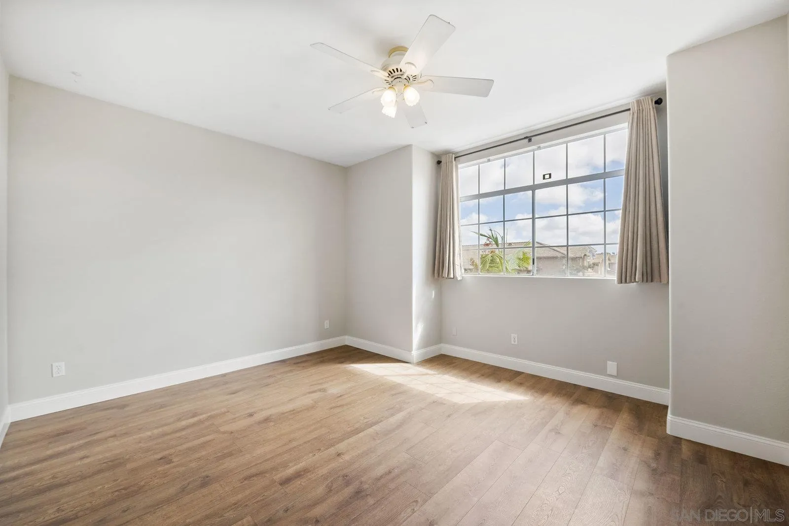 https://cdn.realtyfeed.com/cdn/127/250040913/05de7e634fd083bc5a869fbbaf9dc0ec.webp