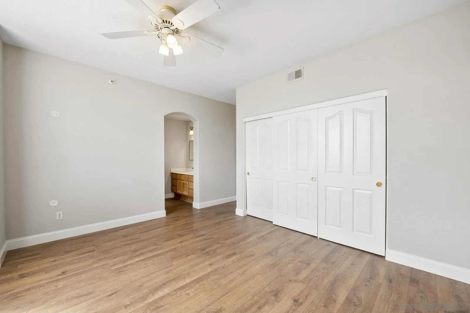 https://cdn.realtyfeed.com/cdn/127/250040913/8fb11c3f694eda08957730a10a2ce421.webp