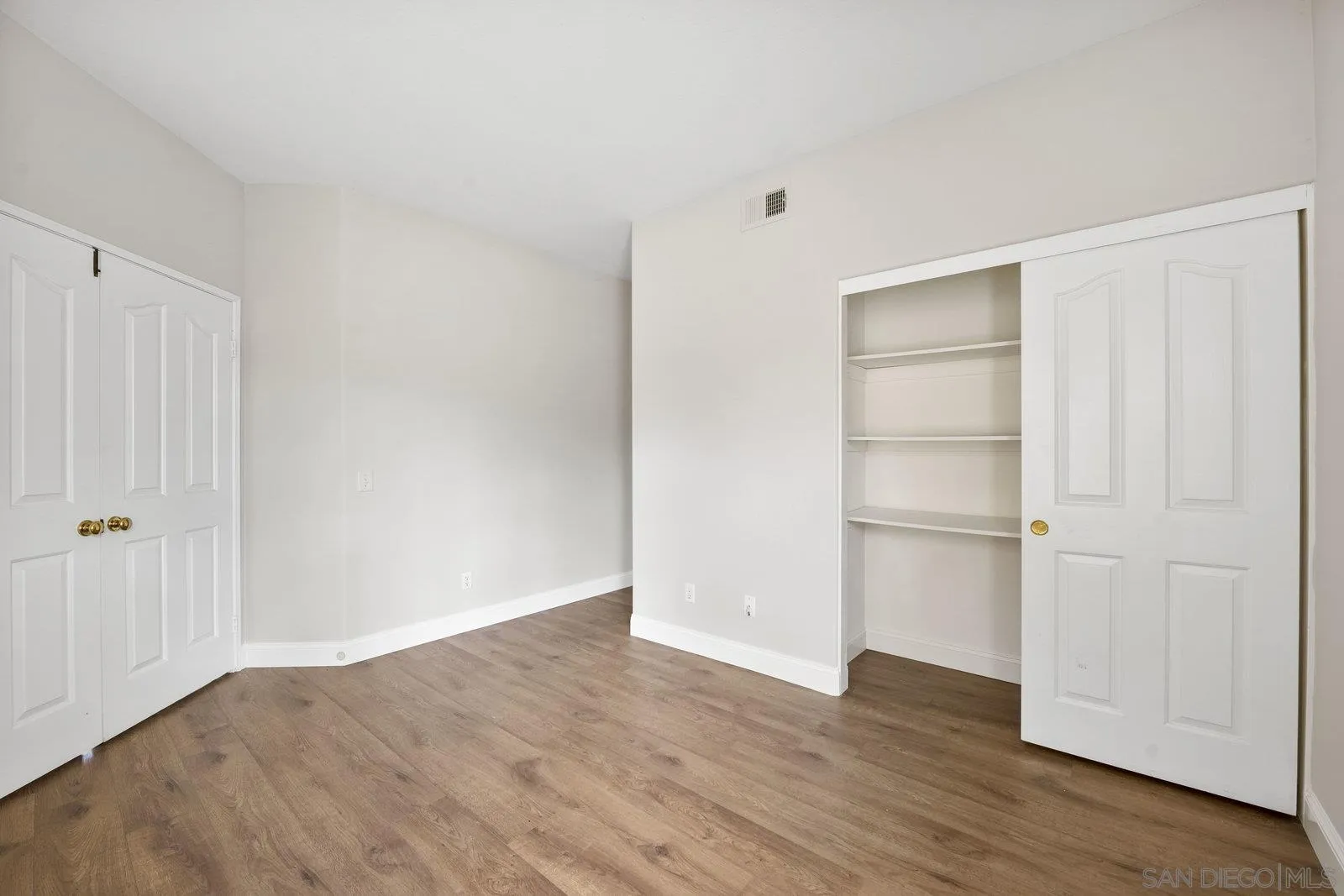 https://cdn.realtyfeed.com/cdn/127/250040913/9bd7939be80de9ae25697333aacb9c75.webp