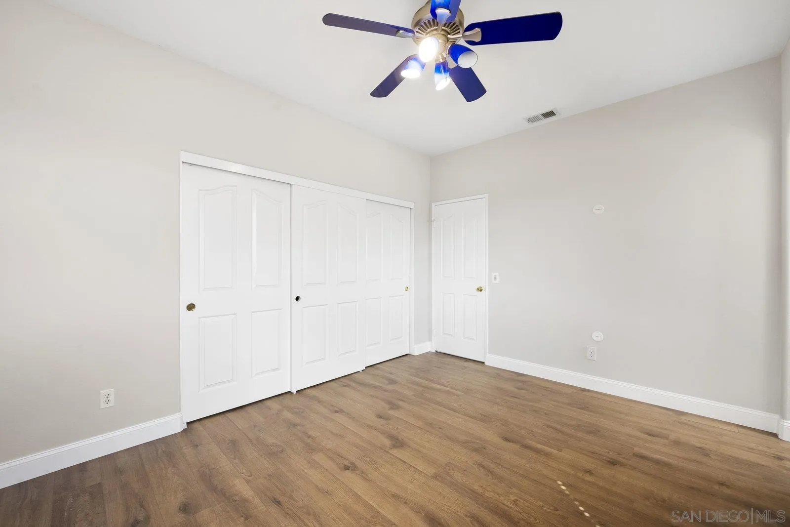 https://cdn.realtyfeed.com/cdn/127/250040913/aadd6c80f475fec78b9a9da123a9de10.webp
