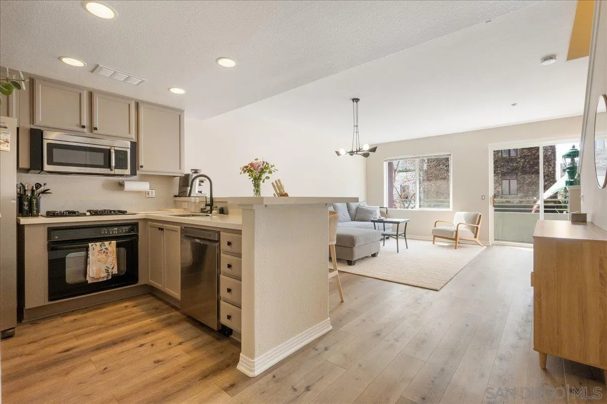 https://cdn.realtyfeed.com/cdn/127/250040933/07c297d4c6fd094a7923c9e919456c5c.webp