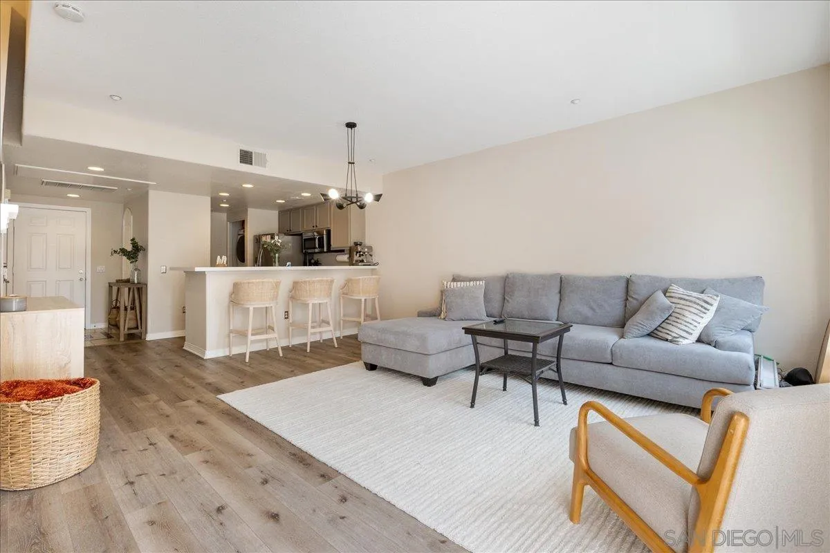 https://cdn.realtyfeed.com/cdn/127/250040933/79087ad5d1515a0f52e6c2ae08cc3179.webp
