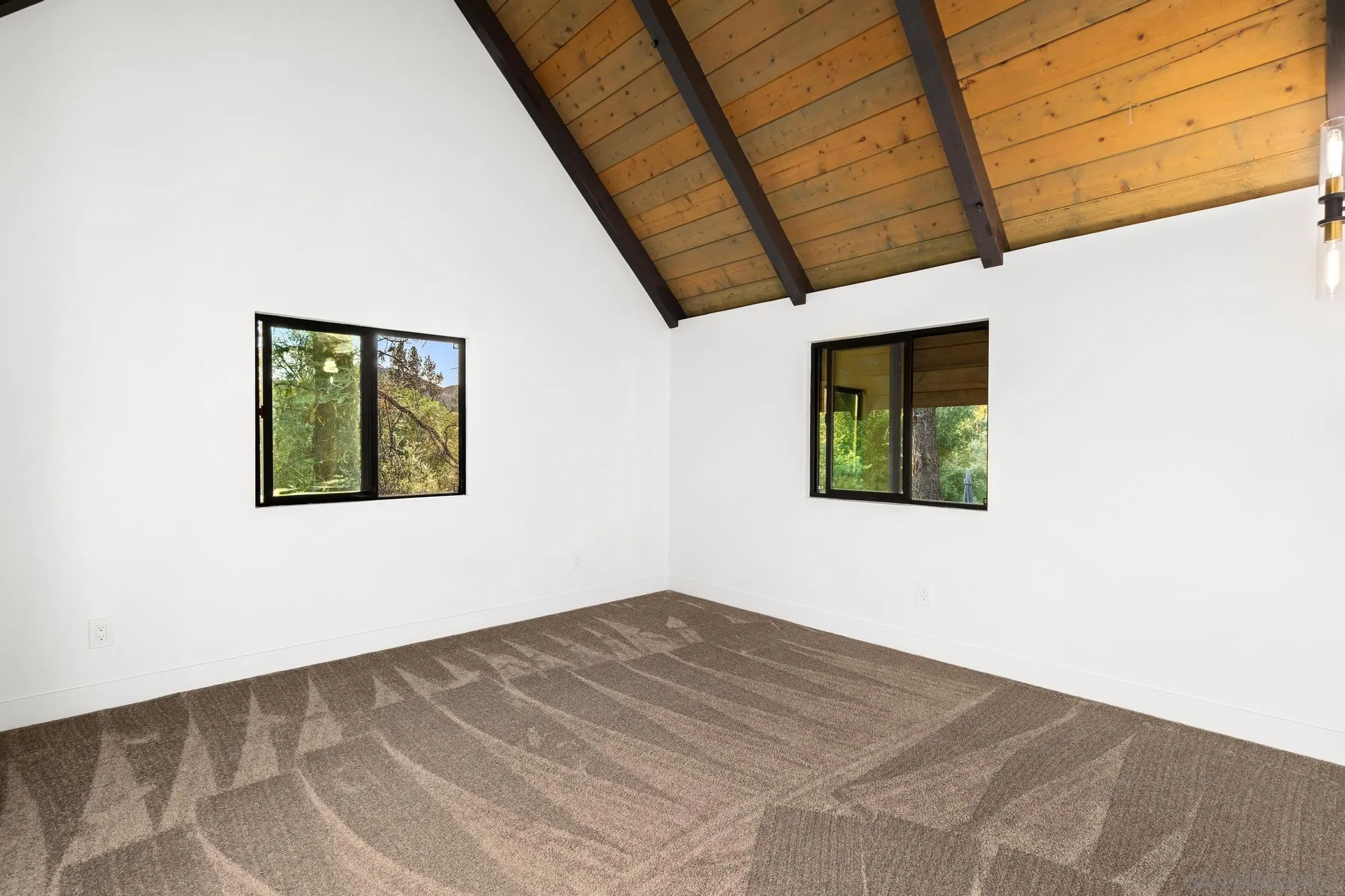 https://cdn.realtyfeed.com/cdn/127/250040940/4b5bb8f3a56af70f86c6a9abf0c7da88.webp