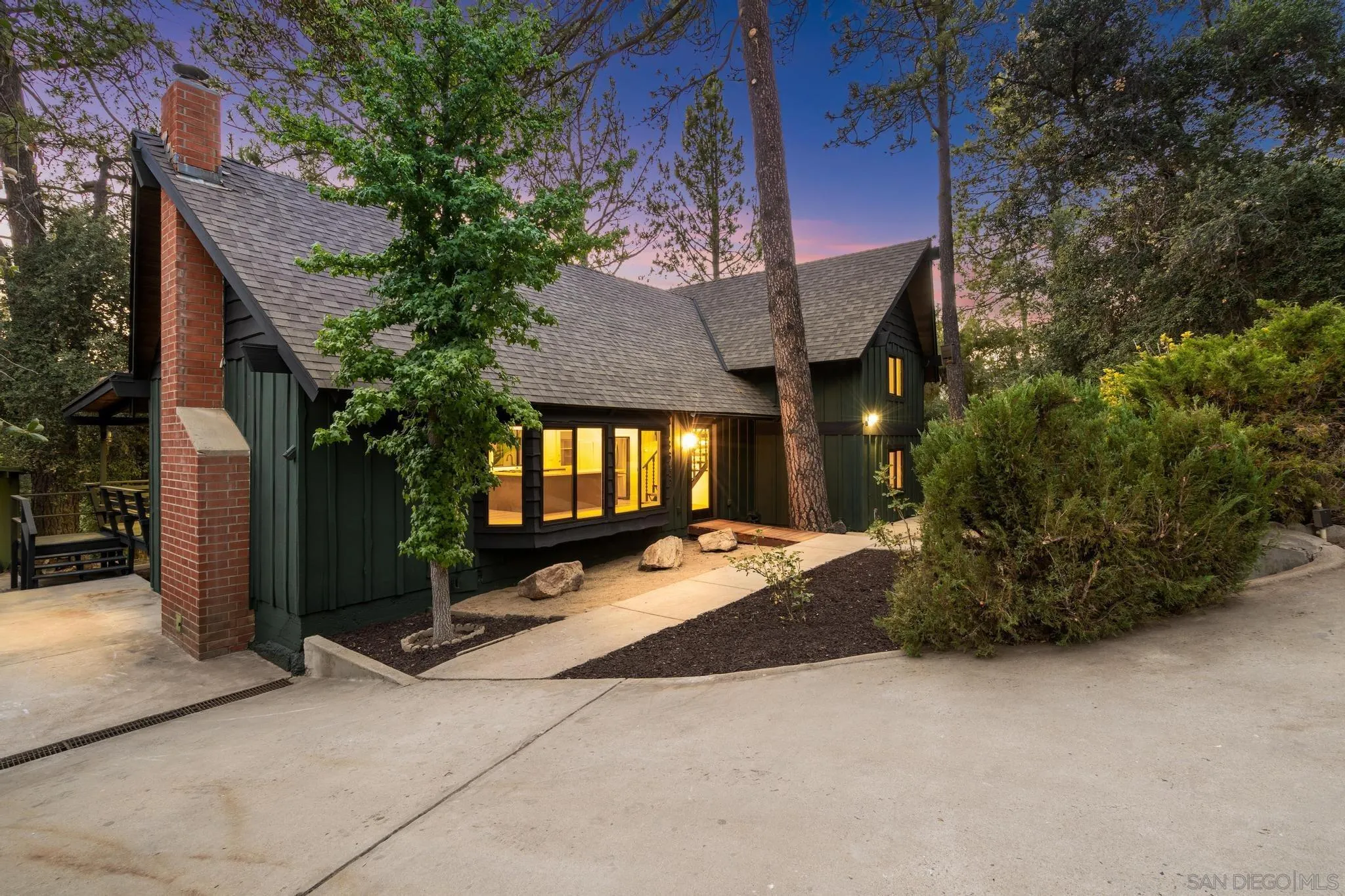 https://cdn.realtyfeed.com/cdn/127/250040940/8a742785ce09212f5888fa1f47d24709.webp